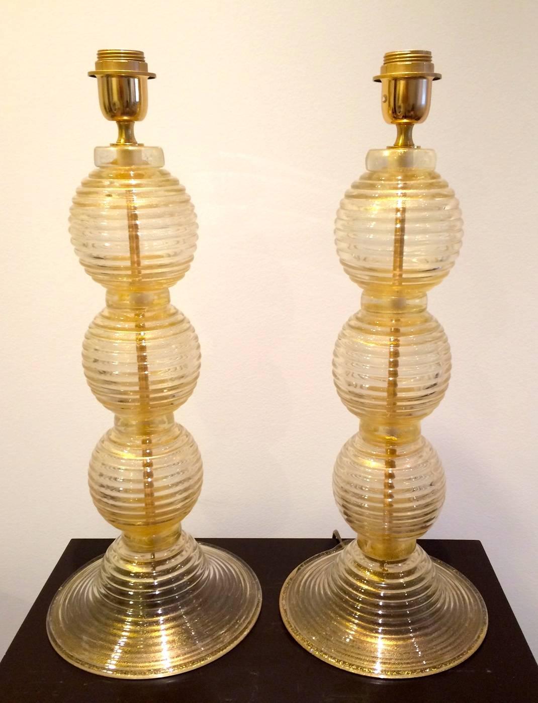 A pair of glass lamps from Murano / Seguso, Italy, 1970s.
Superimposed balls blown glass with golden dust inclusion (gold leaves flecks).
Mint condition.