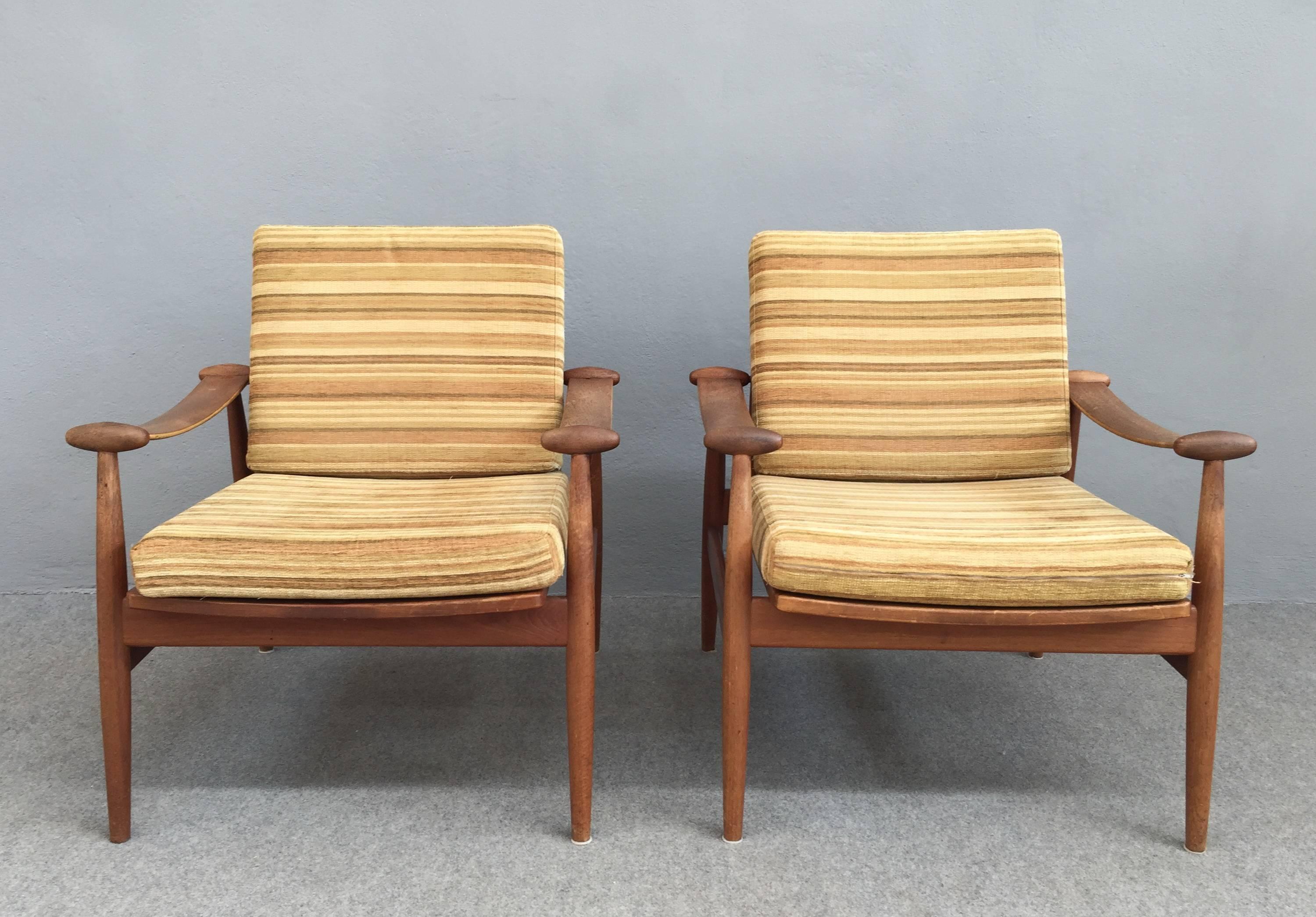 Stunning pair of Finn Juhl lounge chairs.
Model 133, Spade chairs, with original upholstery. Brass label.