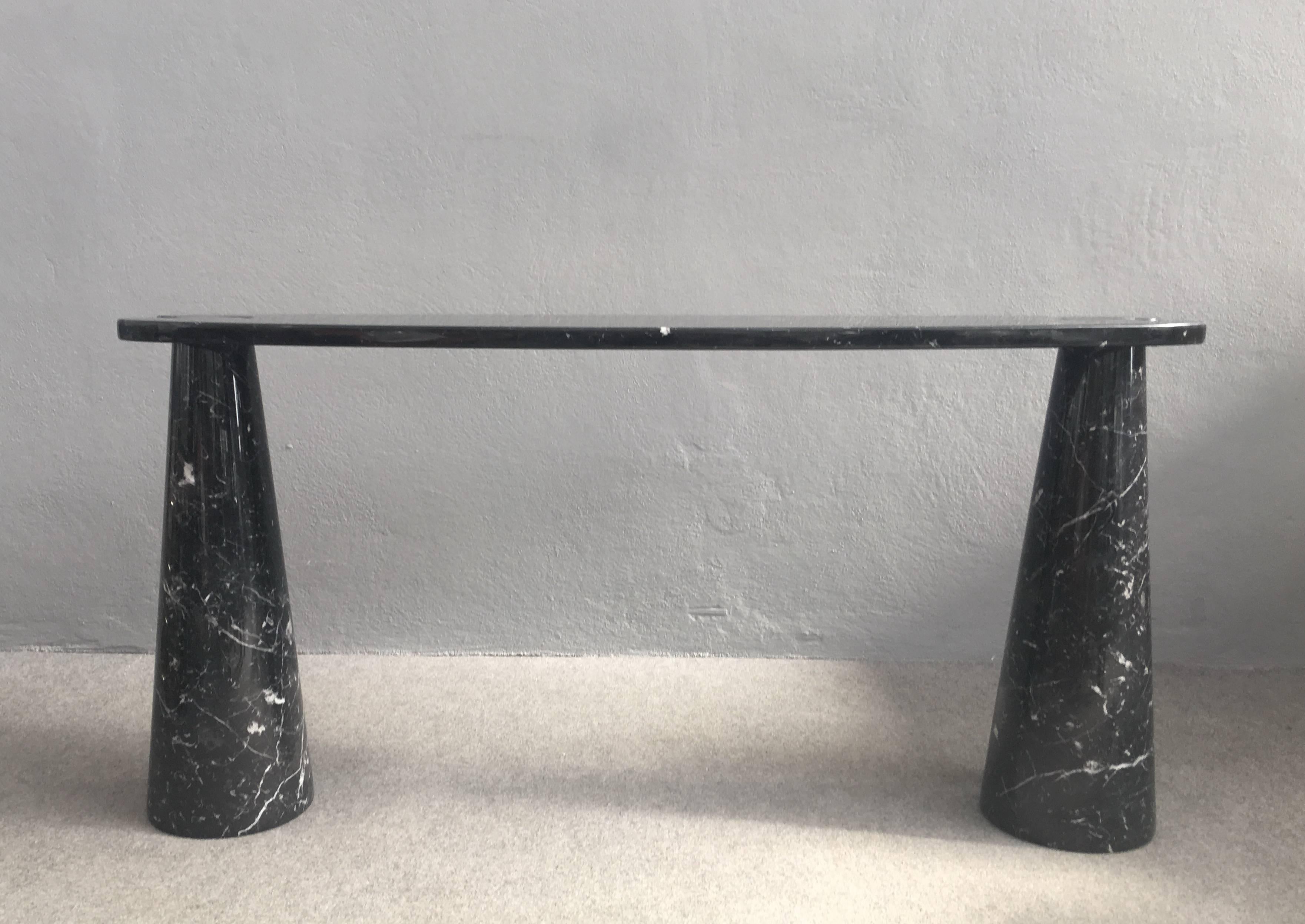 Wonderful black marble console table designed by Angelo Mangiarotti.
Eros series, Skipper edition.