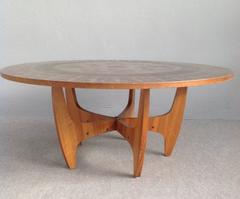 Runder Couchtisch mit Kupferblättern