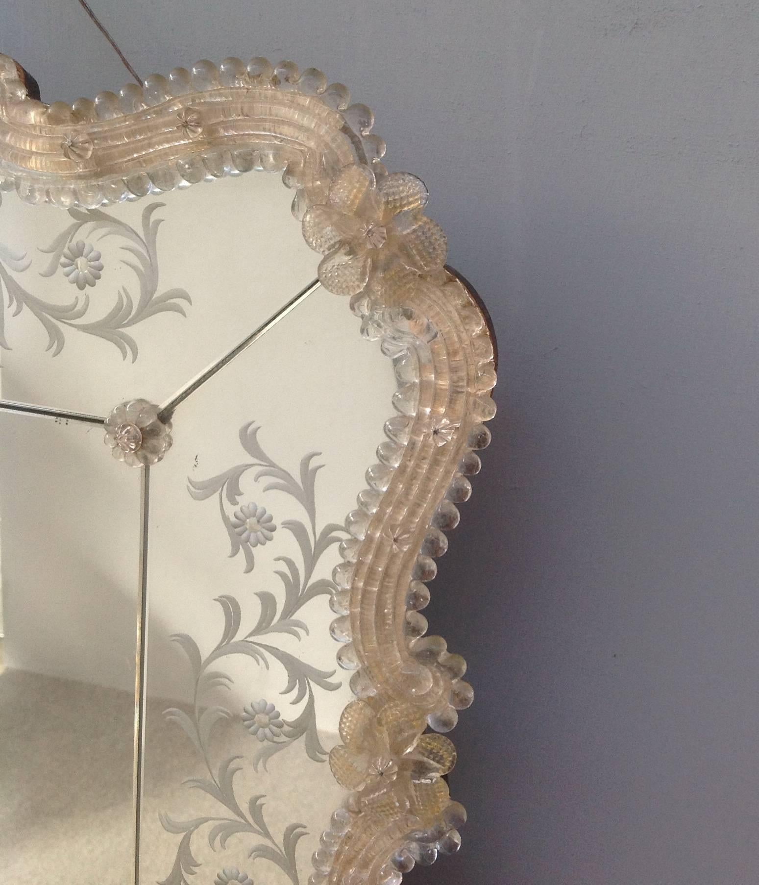 Romantic Murano Glass Wall Mirror In Excellent Condition In Piacenza, Italy