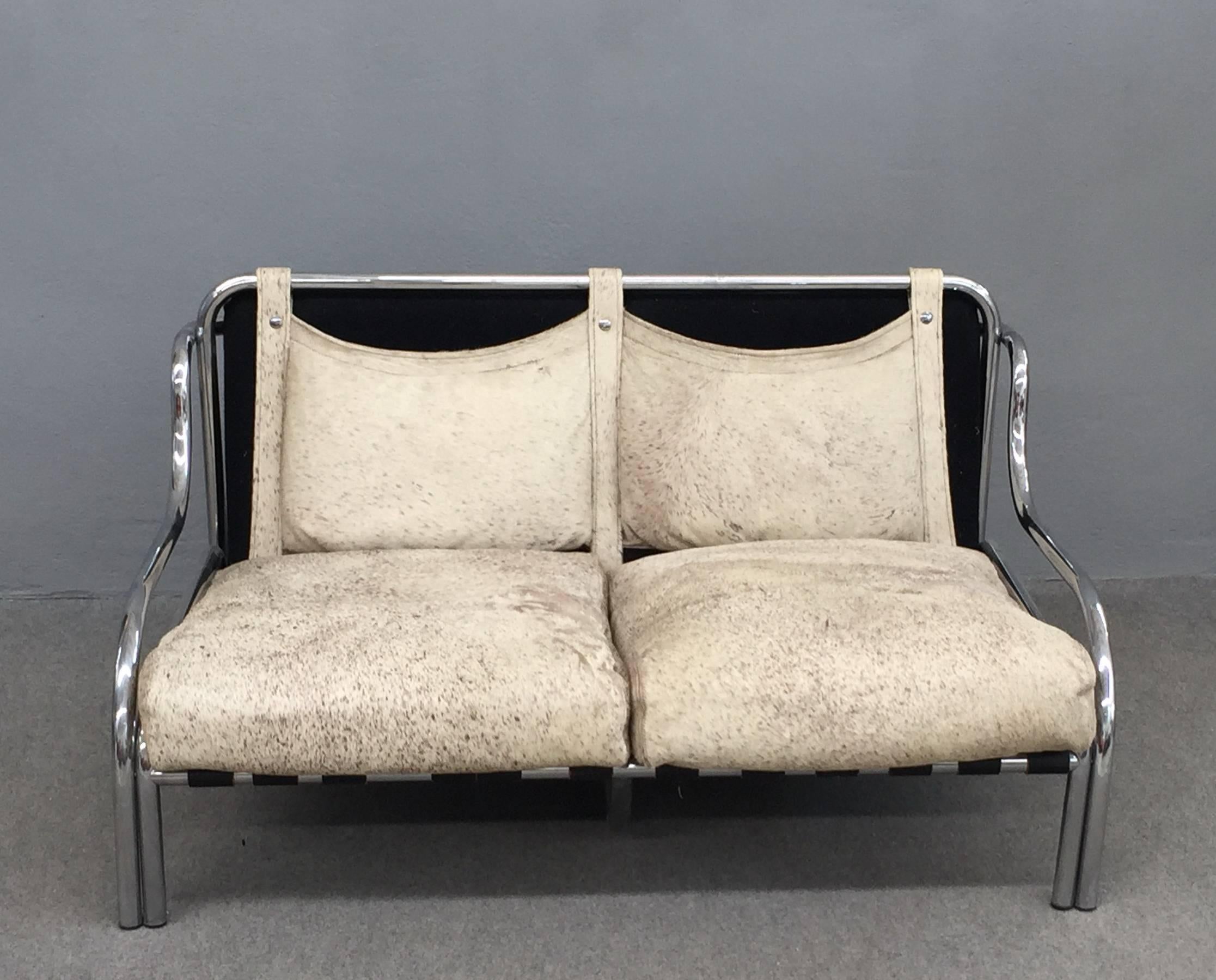 Nice sofa designed by Gae Aulenti for Poltronova, cavallino upholstered.