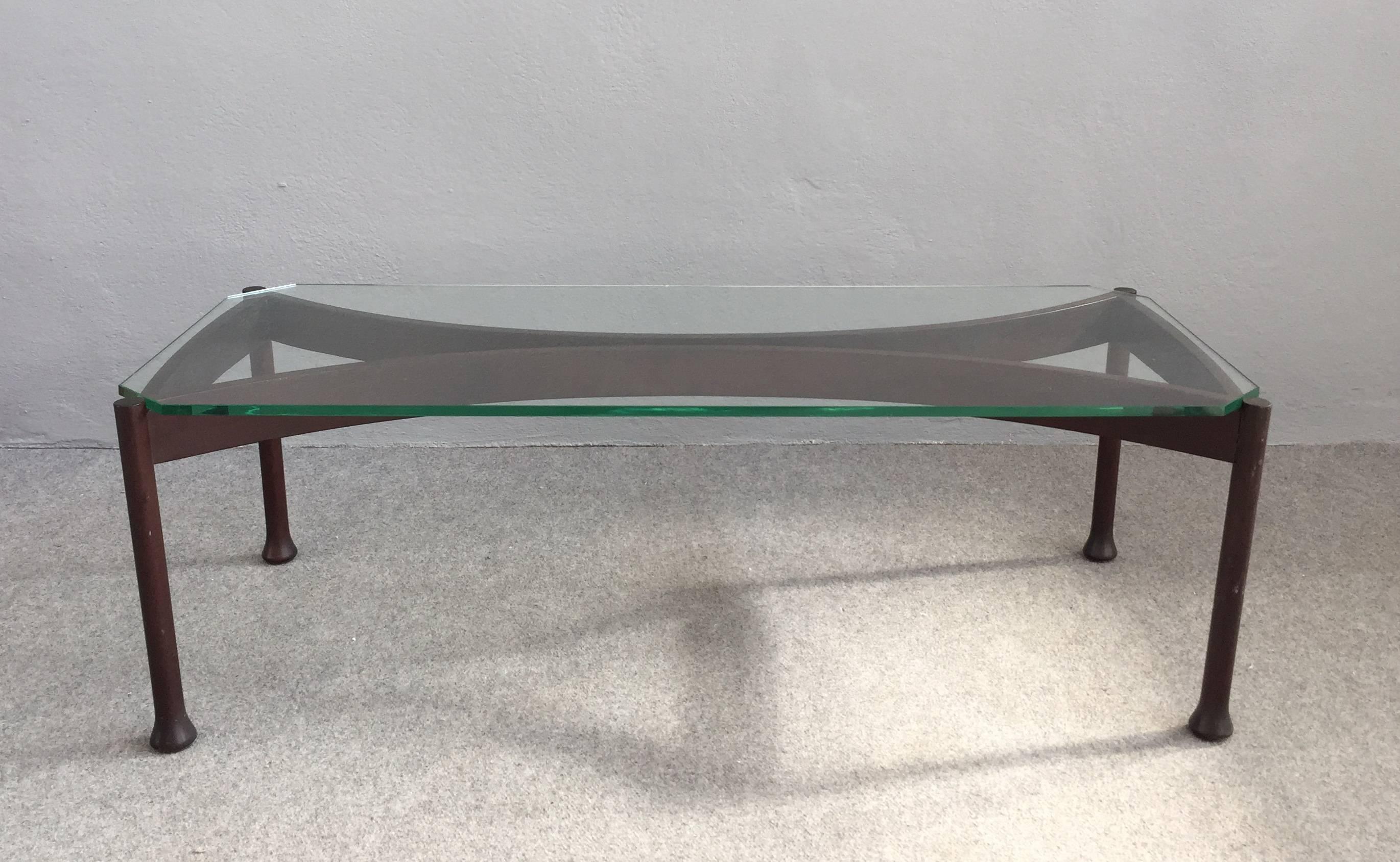 Very elegant wood and glass coffee table attributed to Fontana Arte.
Extraordinary nilo colour glass and shaped top.