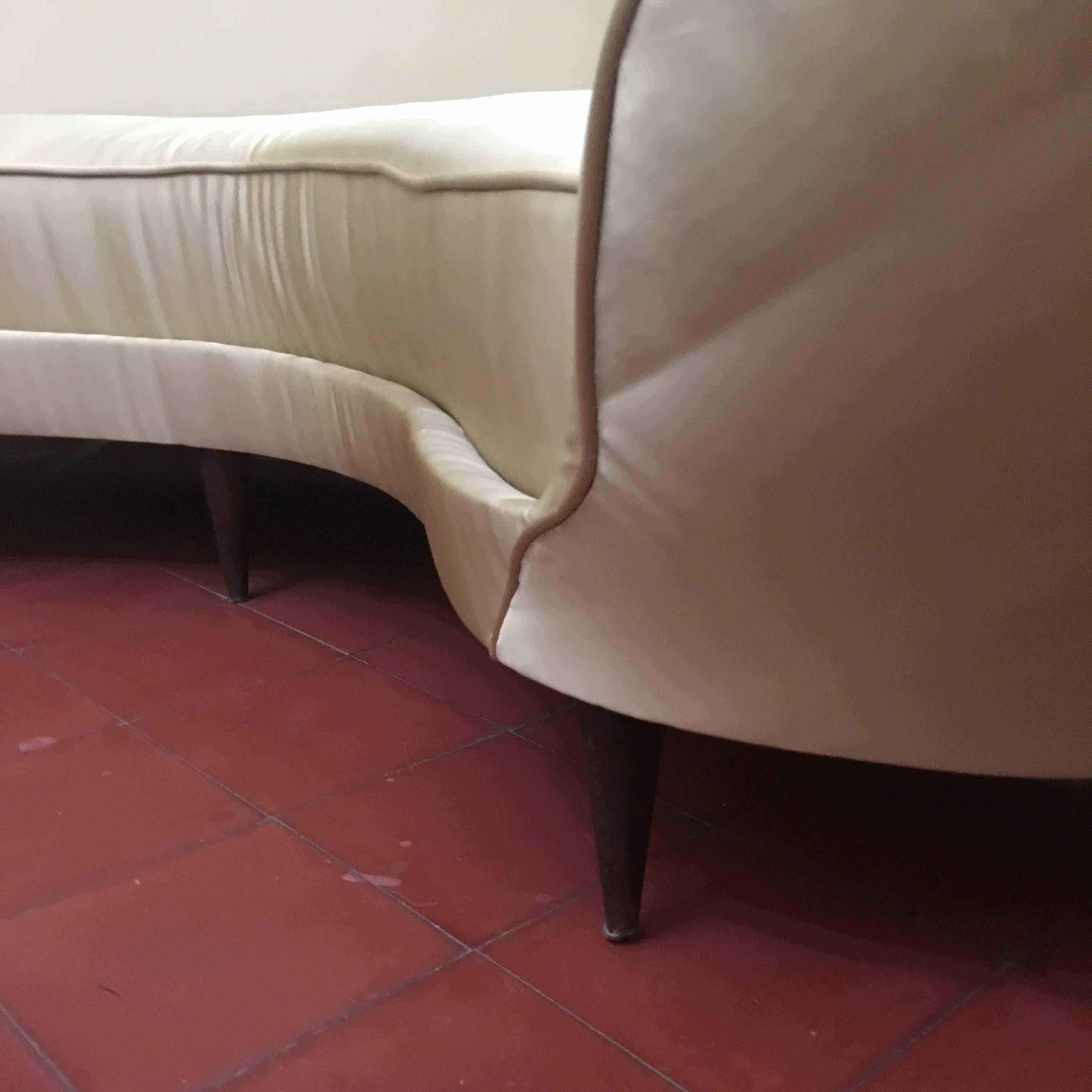 Mid-20th Century Charming Curved Sofa by Federico Munari