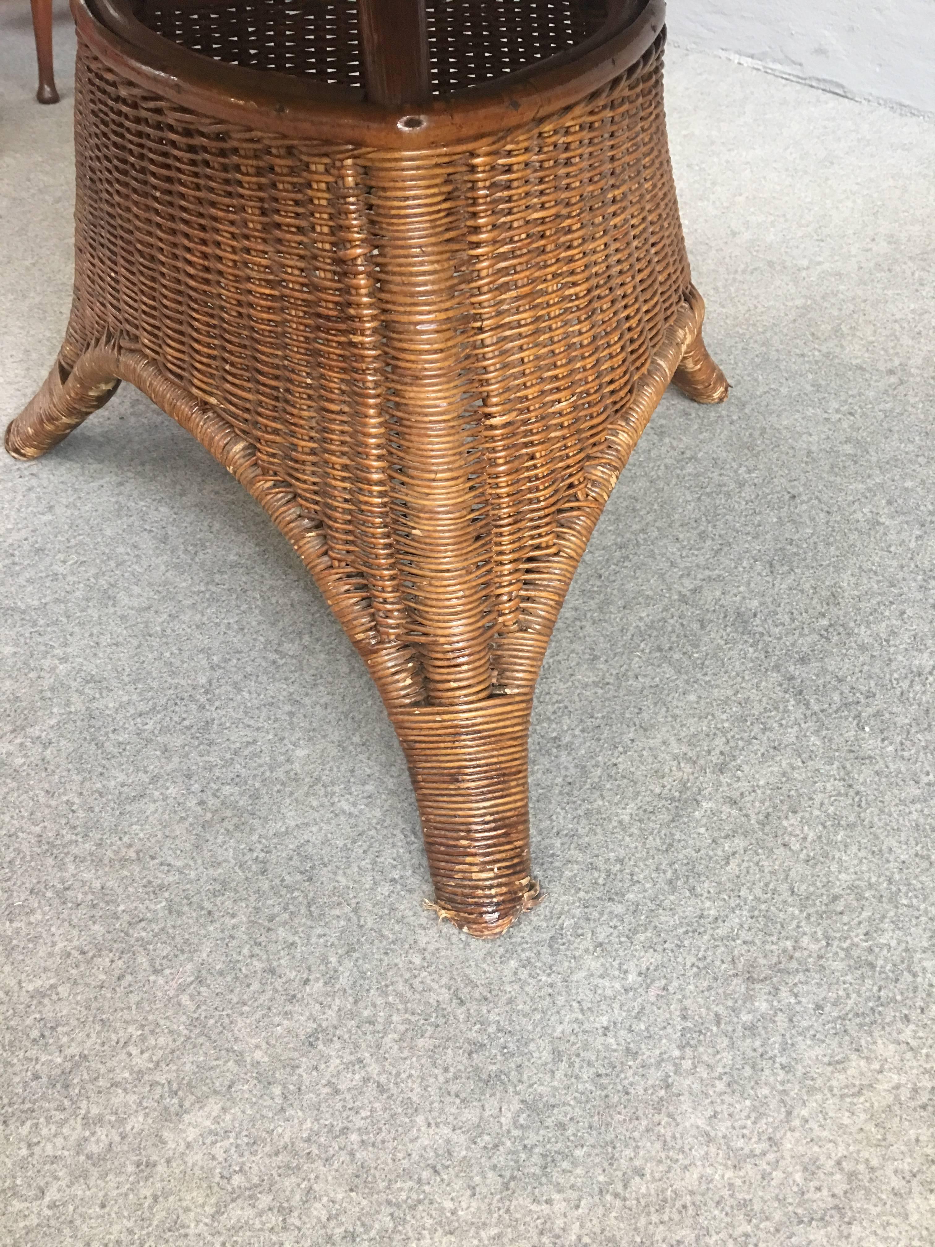 Charming Pair of Wicker Coffee Tables 1