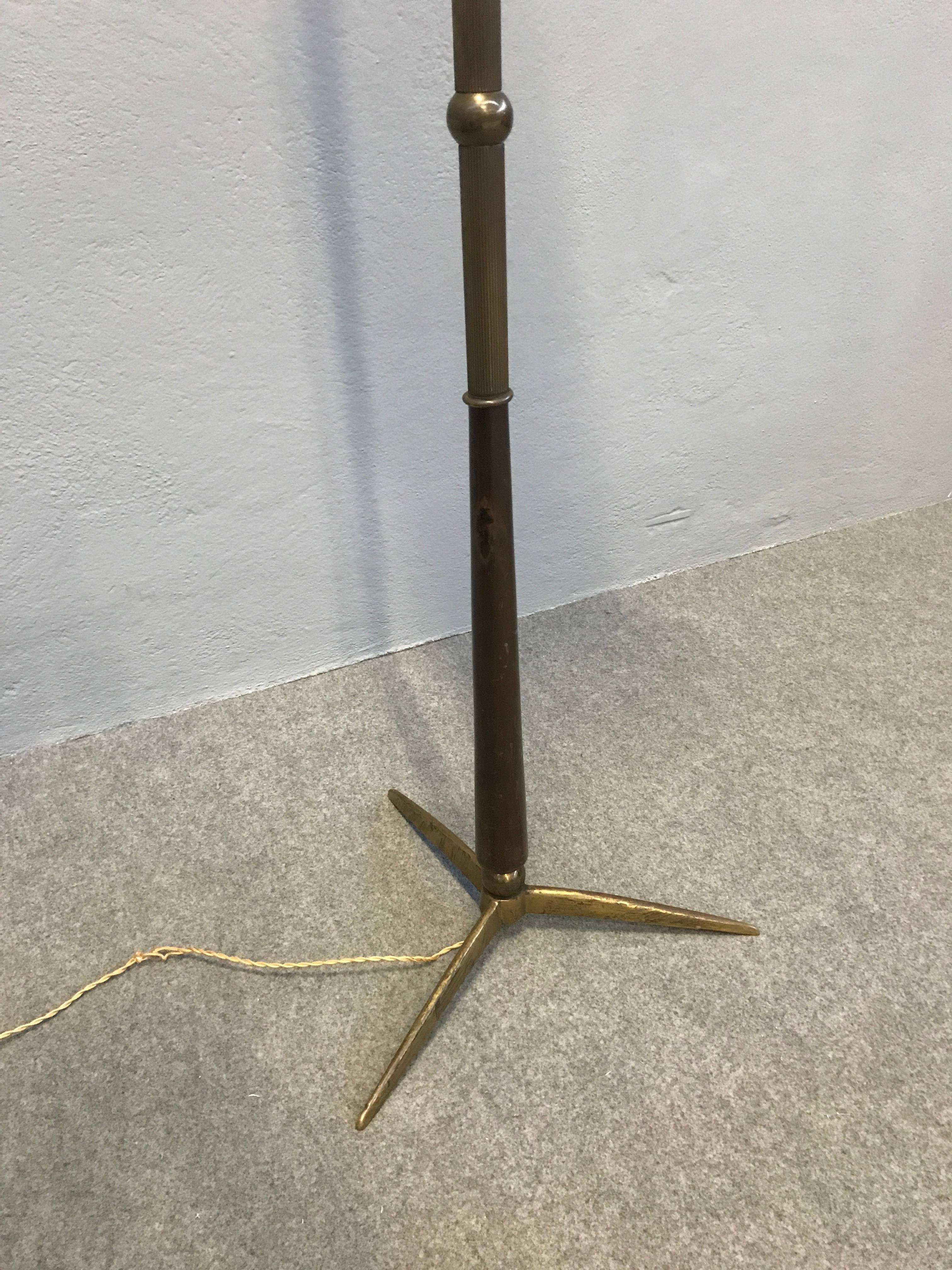Glamorous Floor Lamp Attributed to Osvaldo Borsani In Excellent Condition In Piacenza, Italy