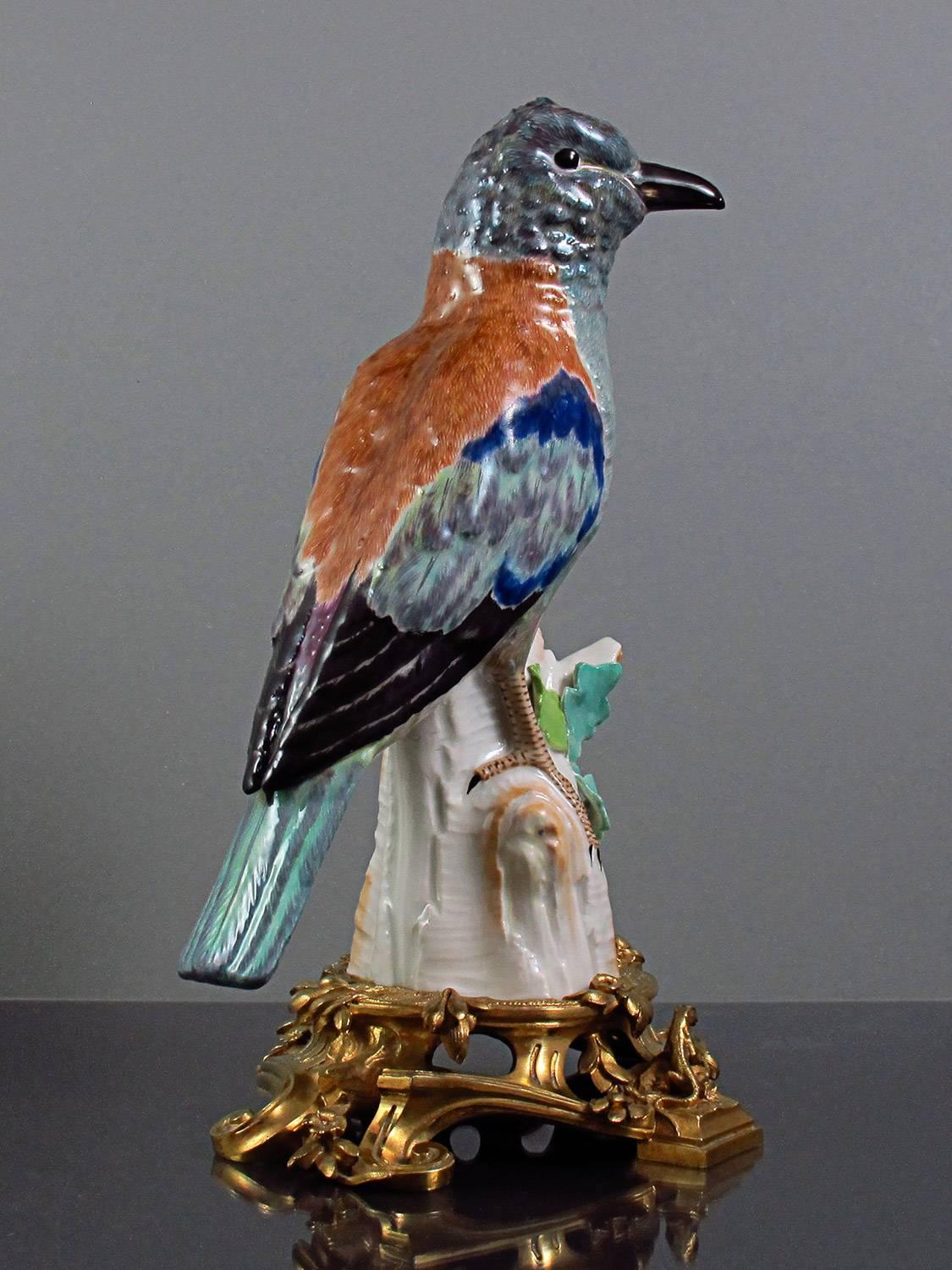 An ormolu-mounted pair of Roller Figures, KPM Berlin 1765.

Left bird: 26.4 cm high with mounting / 22.5 cm (without.)
Right: 26.8 cm high with mounting / 23 cm (without.)

Model by Friedrich Elias Meyer.
Model no. 230.
Ormolu-mount by Henry