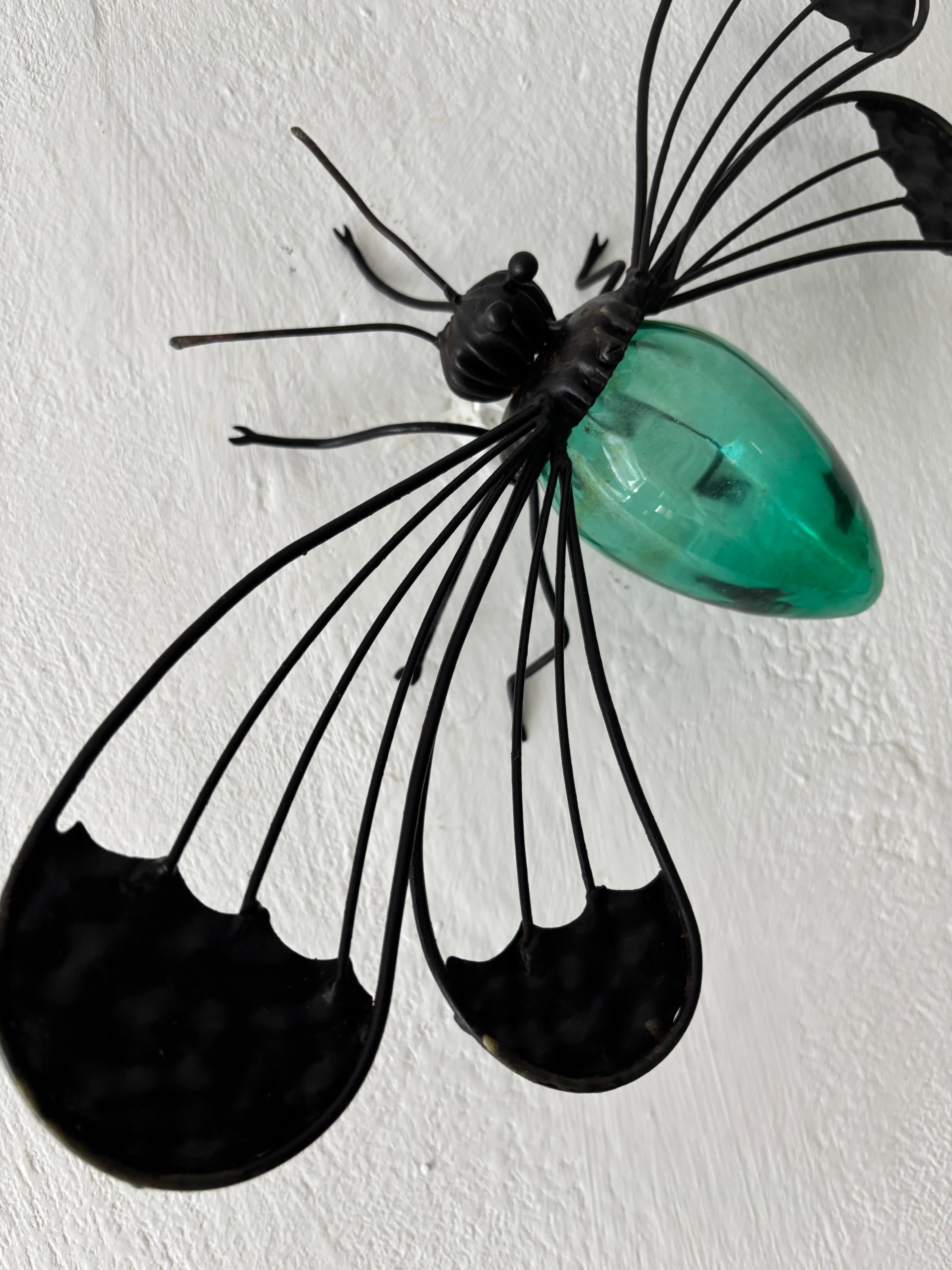 Brutalisme A.I.C. Brutalist italien du milieu du siècle, abat-jour en verre vert à motif de libellule, c. 1950 en vente
