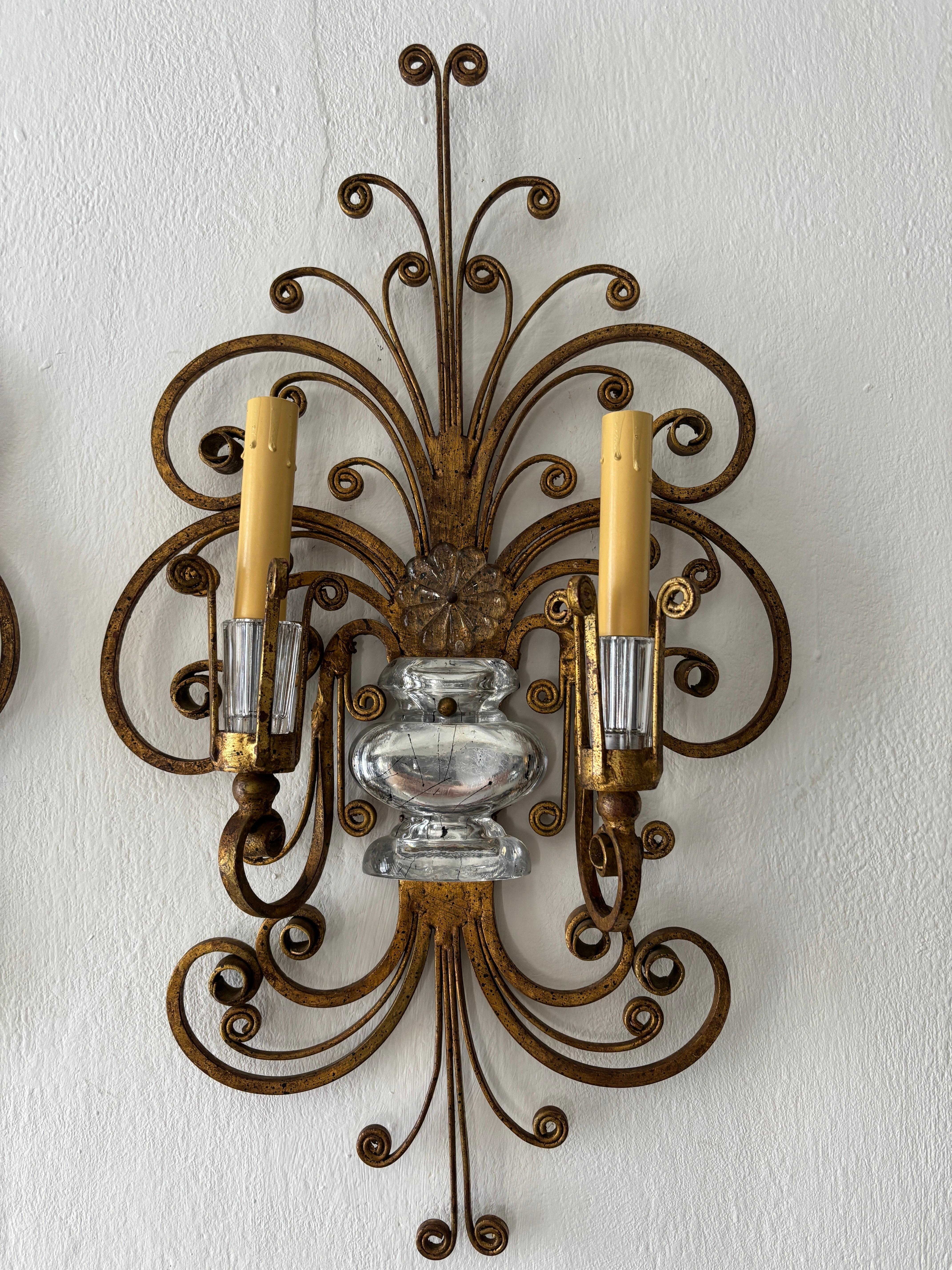 Francese Maison Bagues Orna di fiori in cristallo d'oro, specchietti retrovisori, c.C. 1940 in vendita