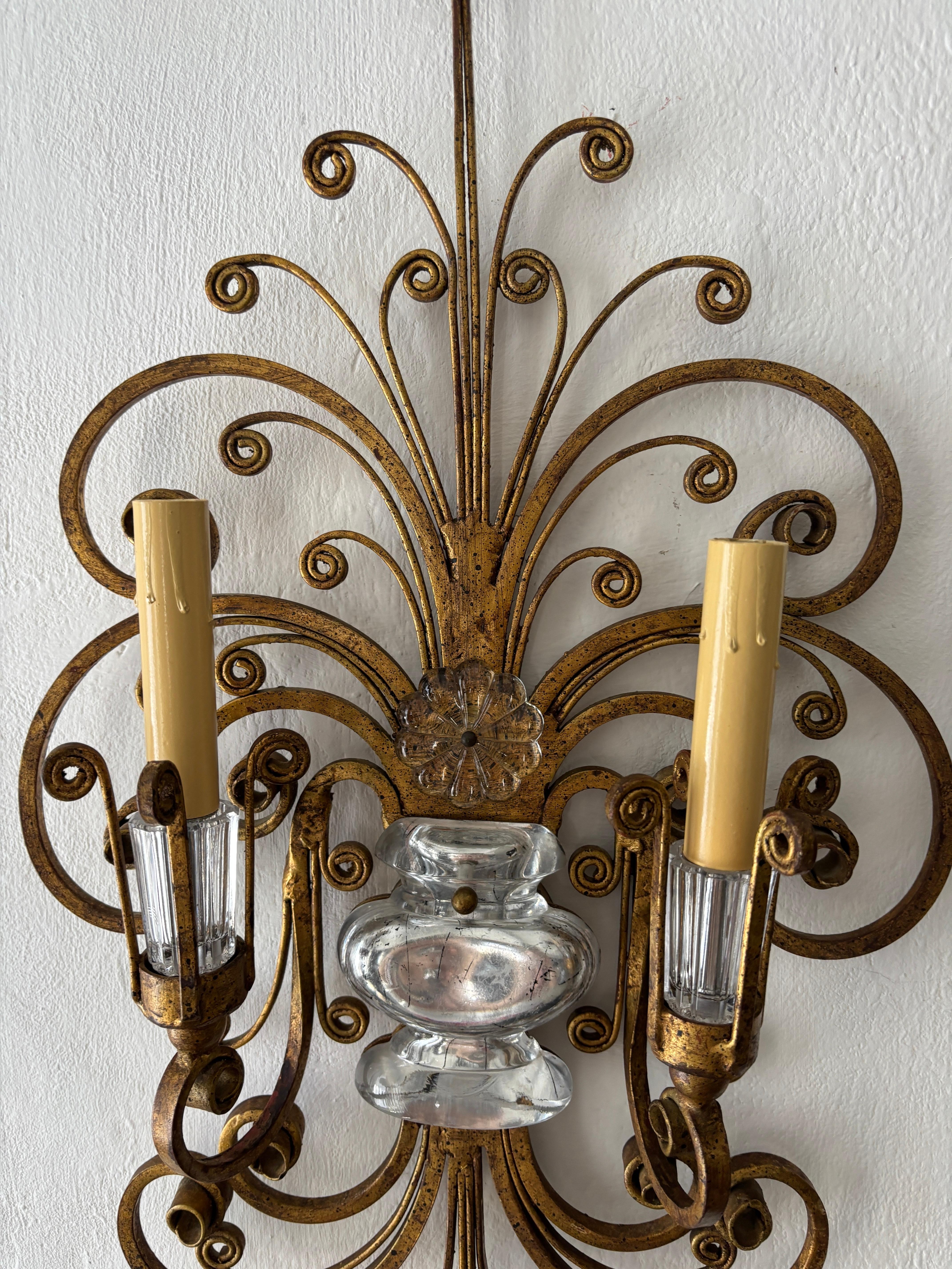 Maison Bagues Orna di fiori in cristallo d'oro, specchietti retrovisori, c.C. 1940 in vendita 2