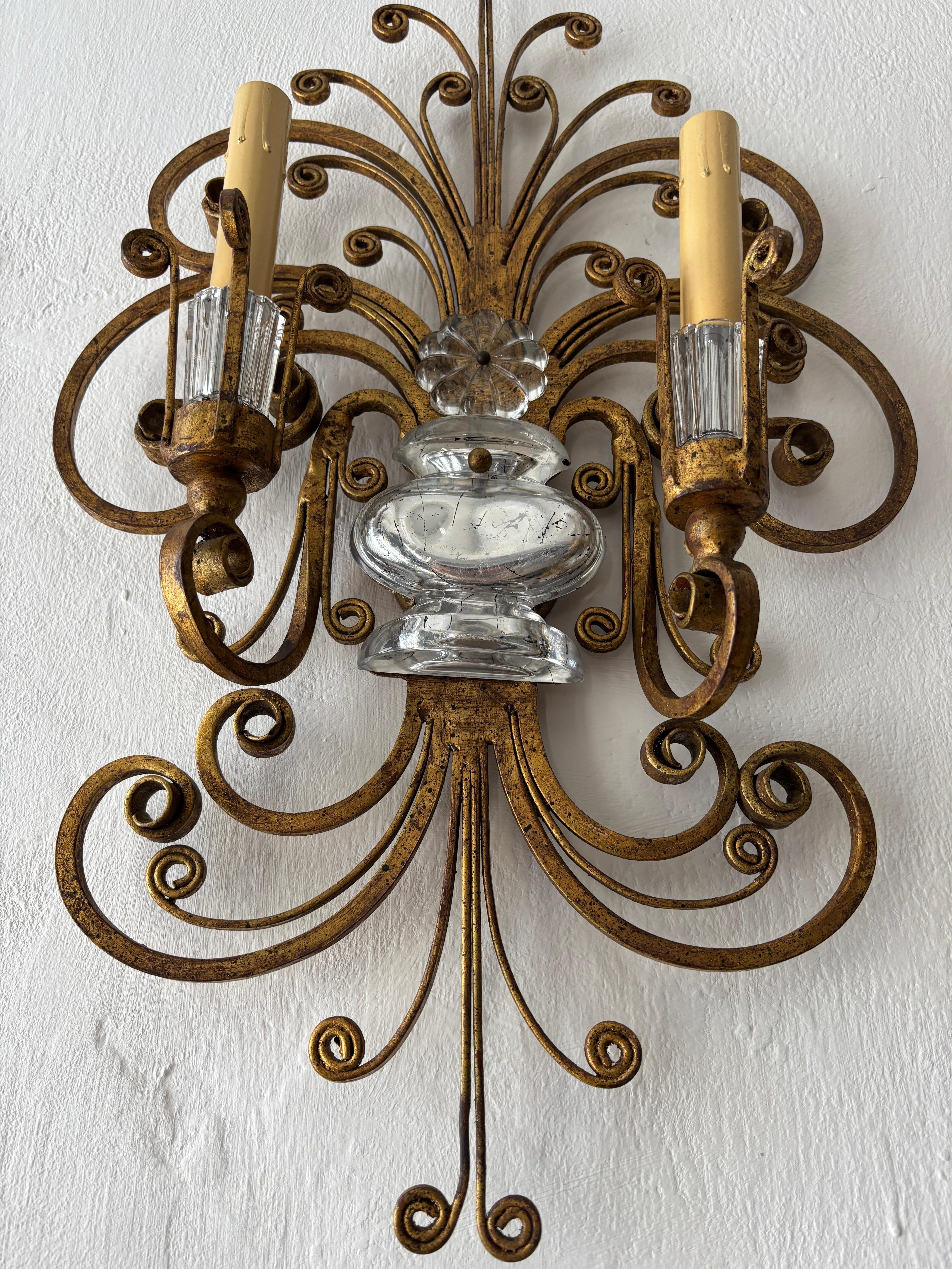 Maison Bagues Orna di fiori in cristallo d'oro, specchietti retrovisori, c.C. 1940 in vendita 3