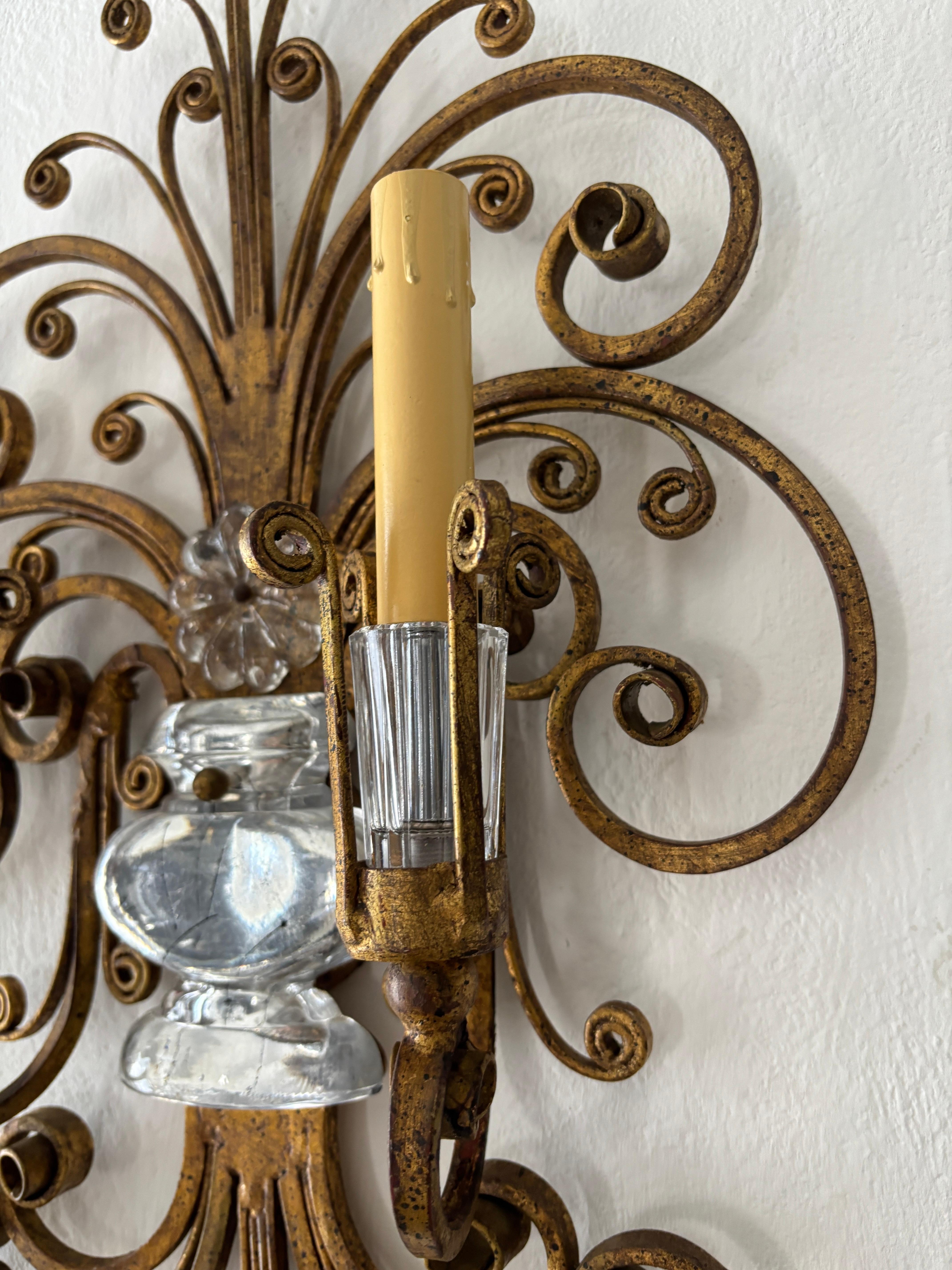 Maison Bagues Orna di fiori in cristallo d'oro, specchietti retrovisori, c.C. 1940 in vendita 4