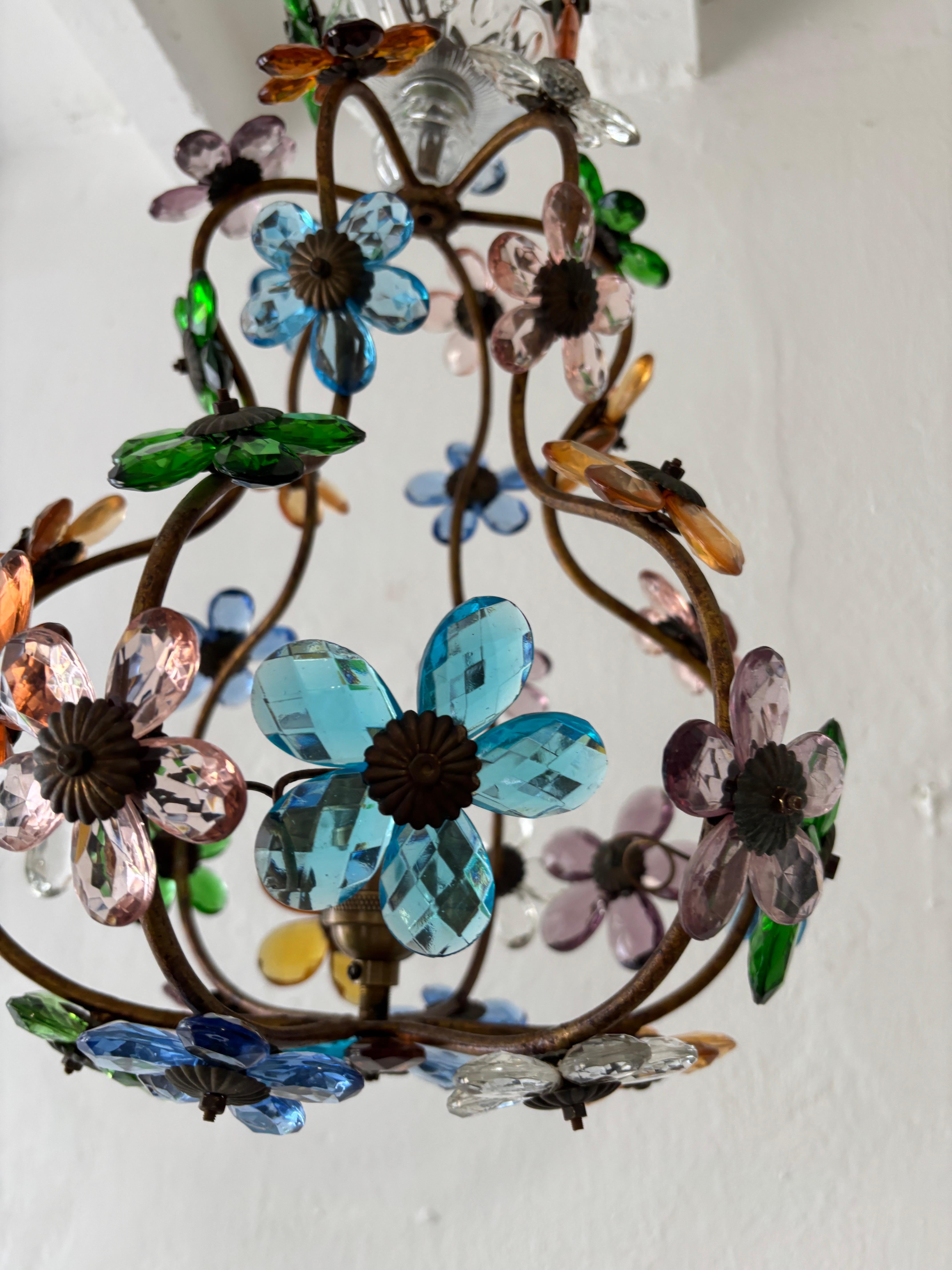 Lustre rare de la Maison Baguès avec prisme en cristal à fleurs multicolores en vente 5