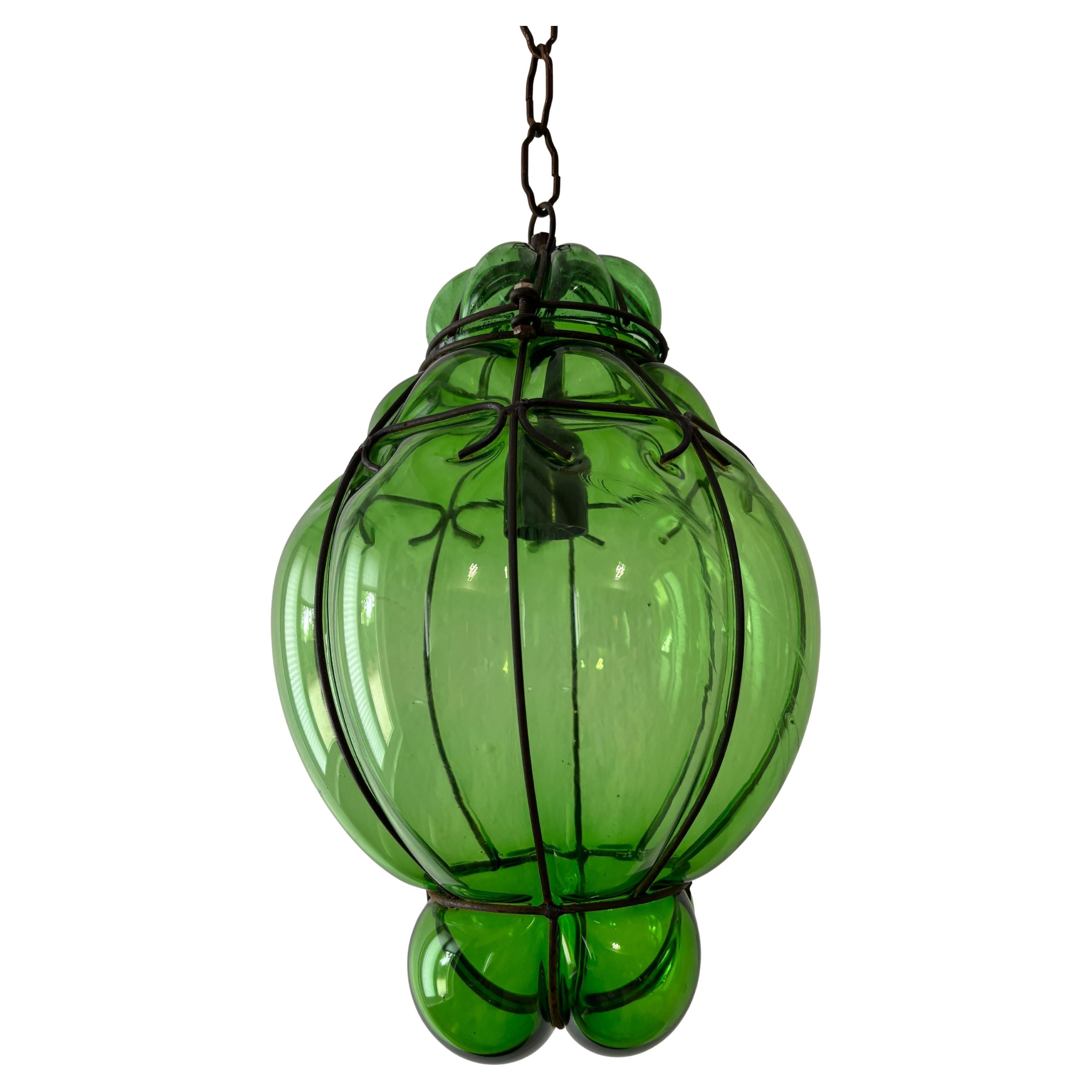 Enorme lampadario a lanterna a bolla soffiata verde di Murano di metà secolo, Greene & Greene Rare