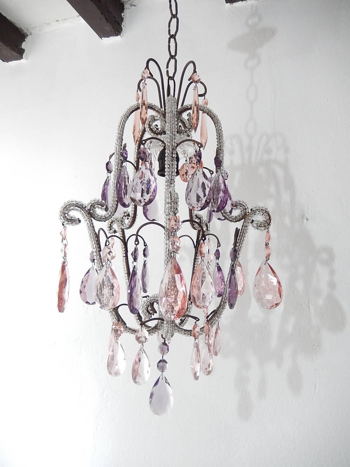 Beaded Pink and Purple Crystal Prisms Chandelier In Excellent Condition In Modena (MO), Modena (Mo)