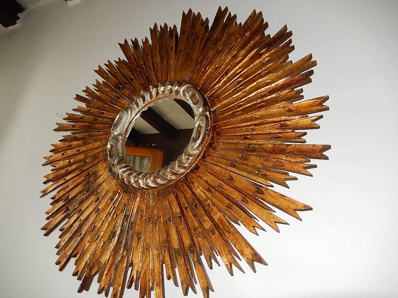 1940 French Gold Gilt Wooden Sunburst Mirror In Excellent Condition In Modena (MO), Modena (Mo)