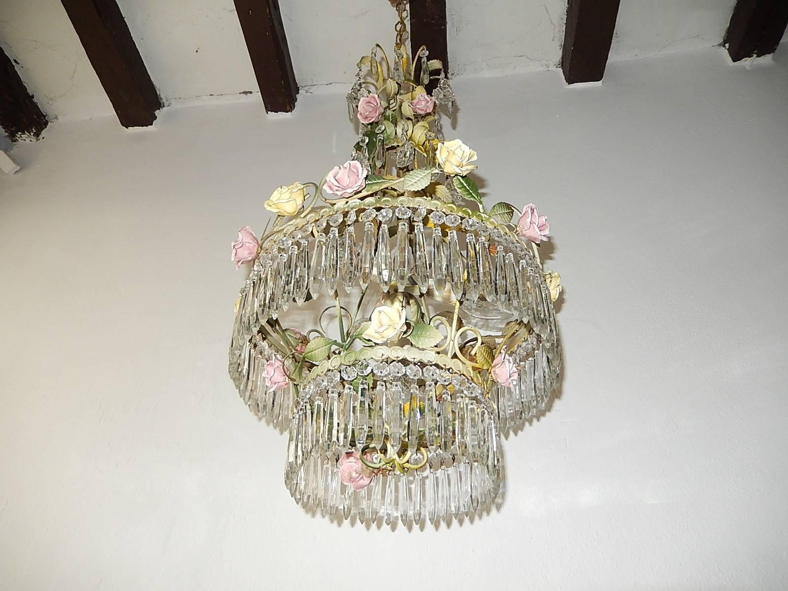 French Tole Porcelain Roses and Crystal Chandelier In Excellent Condition In Modena (MO), Modena (Mo)