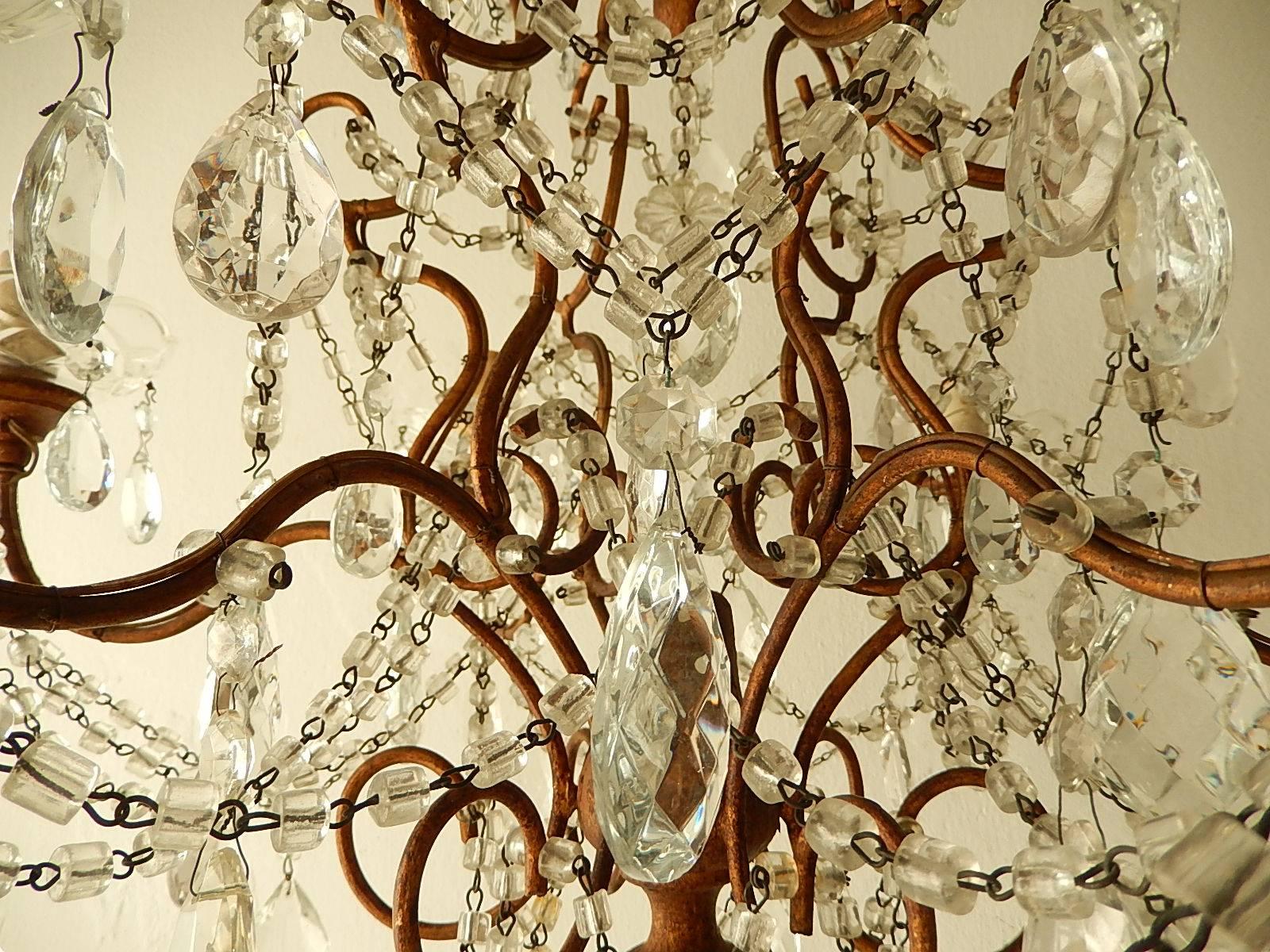 Cristallo Lampadario francese con prismi di cristallo in legno dorato, 1900 circa in vendita