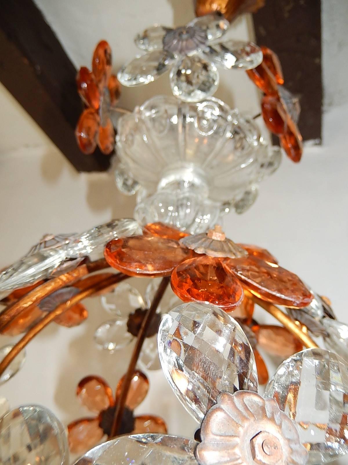 Clear and Peach Crystal Flowers Maison Baguès Style Chandelier In Excellent Condition In Modena (MO), Modena (Mo)