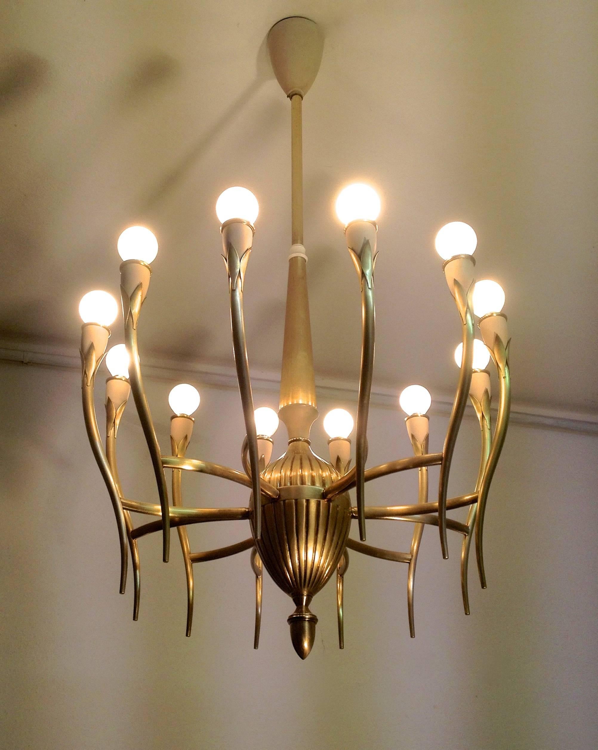 Brass 12 rm chandelier, Italy  In Excellent Condition For Sale In Hem, NL