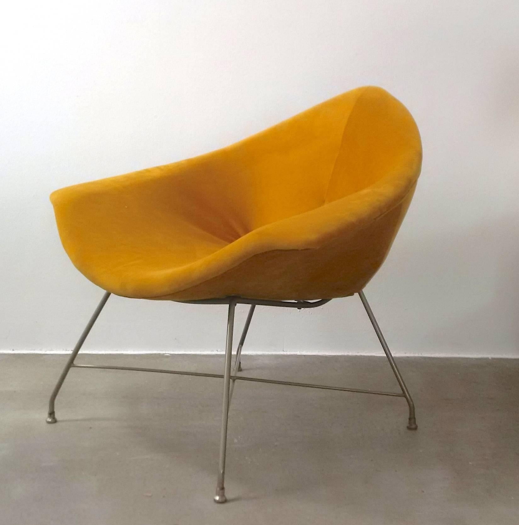 A rare design by Italian architect Augusto Bozzi for Fratelli Saporiti, circa 1960. A lacquered steel frame that supports a wooden and steel shell newly upholstered in a super strong, warm velvety fabric.