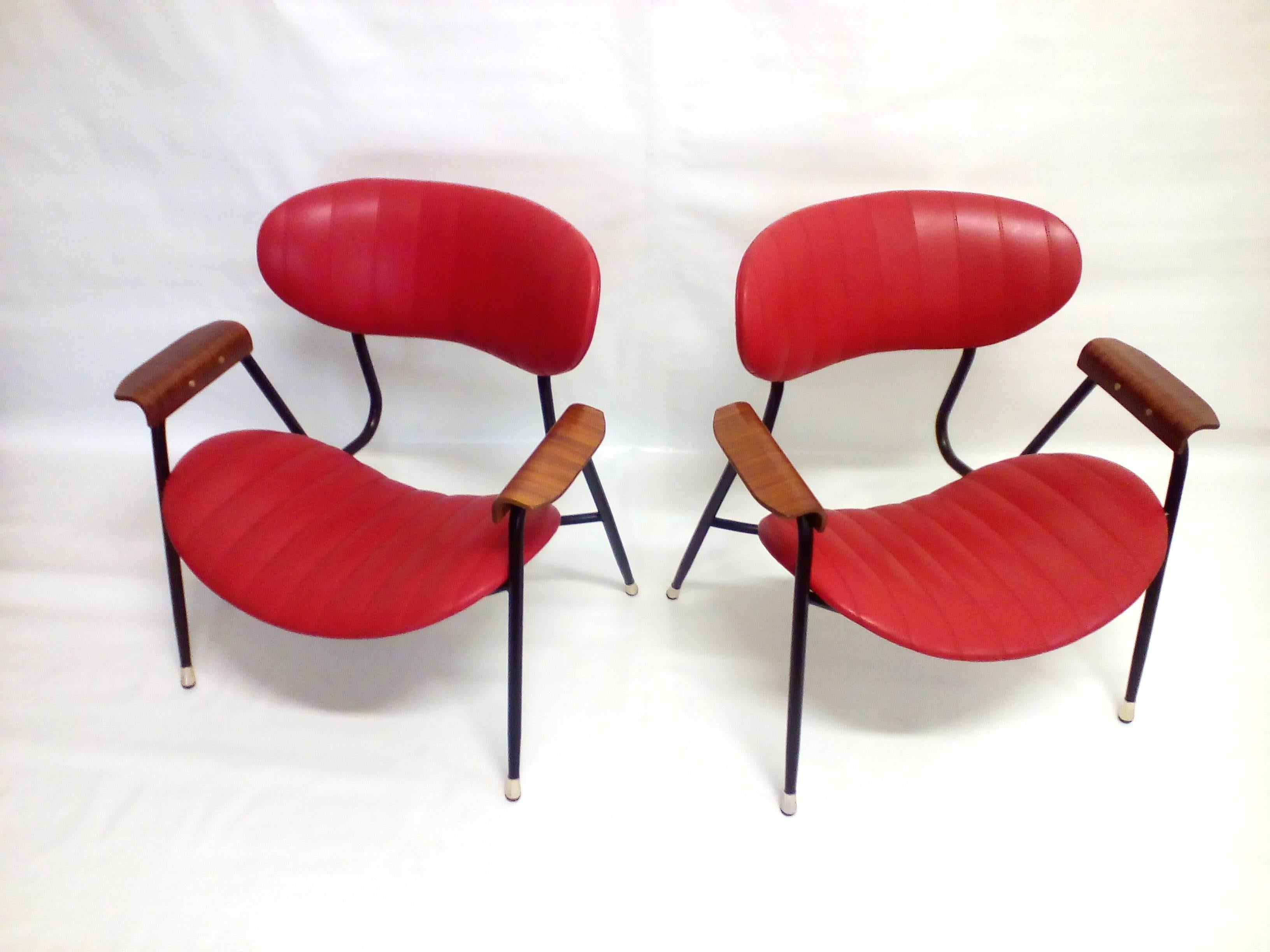 Mid-Century Modern Pair of Italian Armchairs For Sale