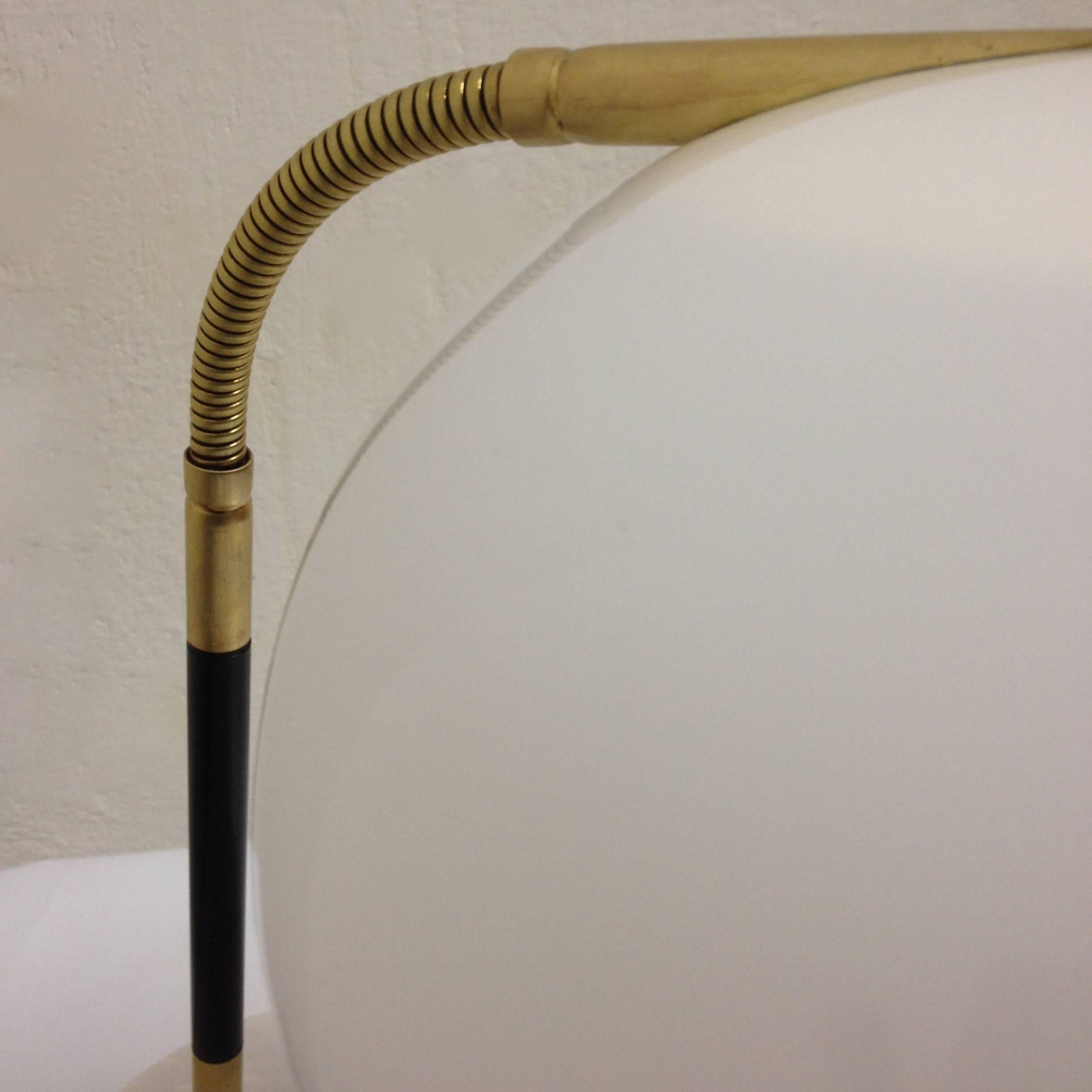 Mid-Century White and Brass Stilux Desk Lamp on Marble Base For Sale 1