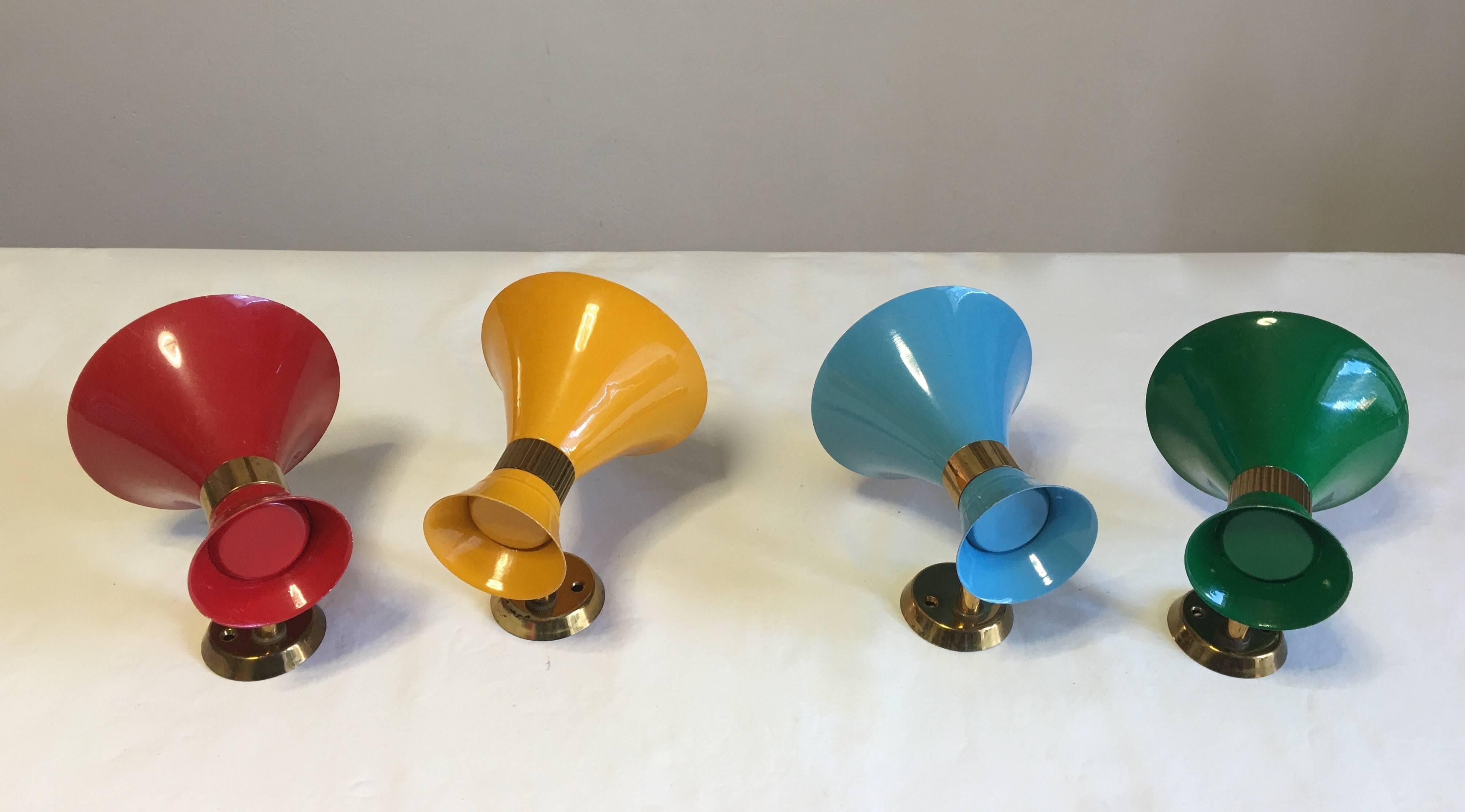 Four Italian Mid-Century Double Cone Sconces In Good Condition For Sale In Hem, NL