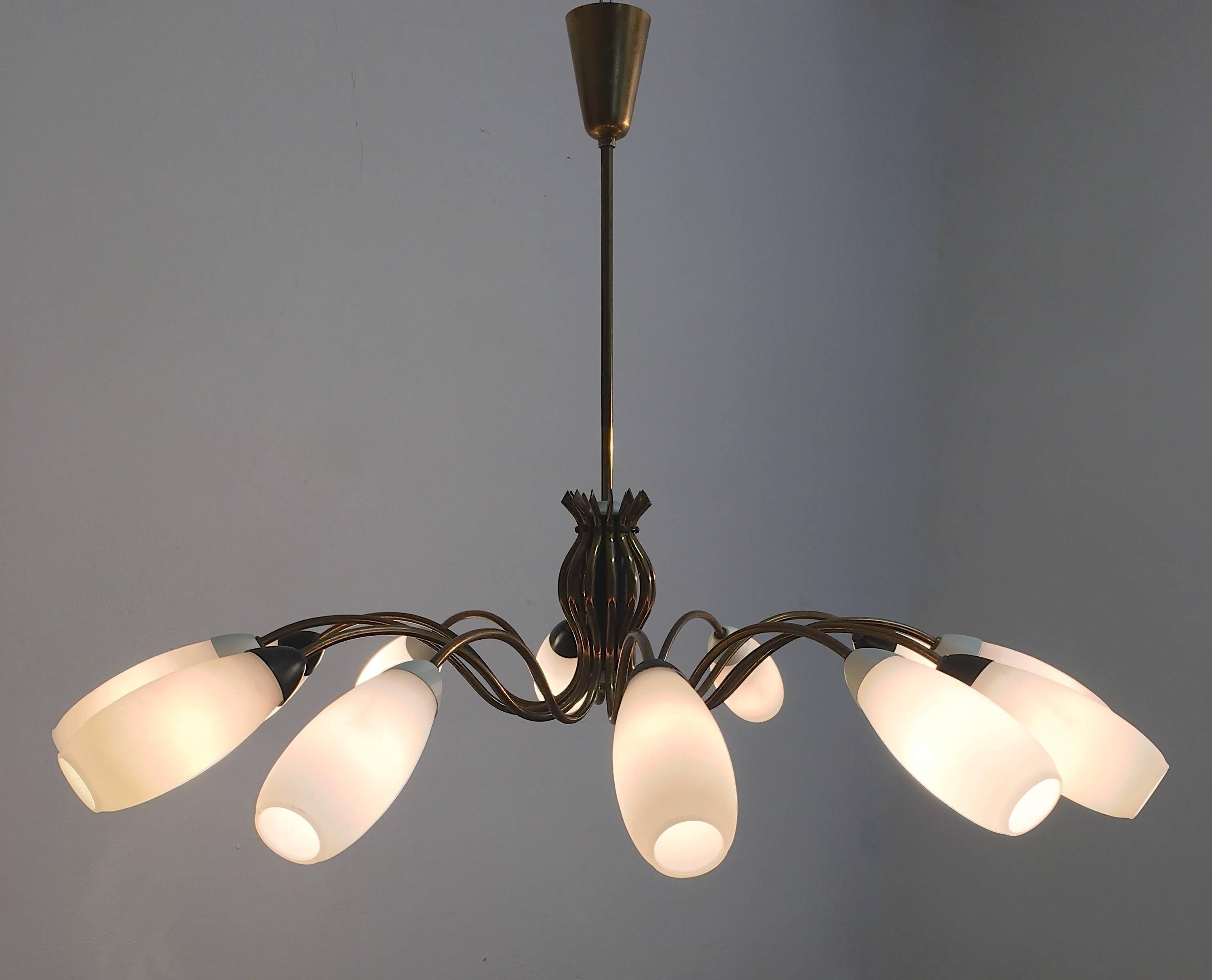 Glass and Brass Mid-Century Italian Sputnik Chandelier In Good Condition For Sale In Hem, NL