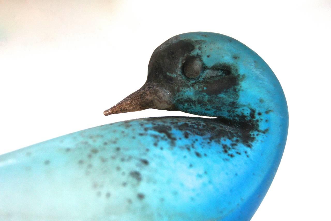 A beautiful Mid-Century bright blue turning turquoise glass bird with brown specks in Scavo technique.
Signed with etched signature on the bottom.