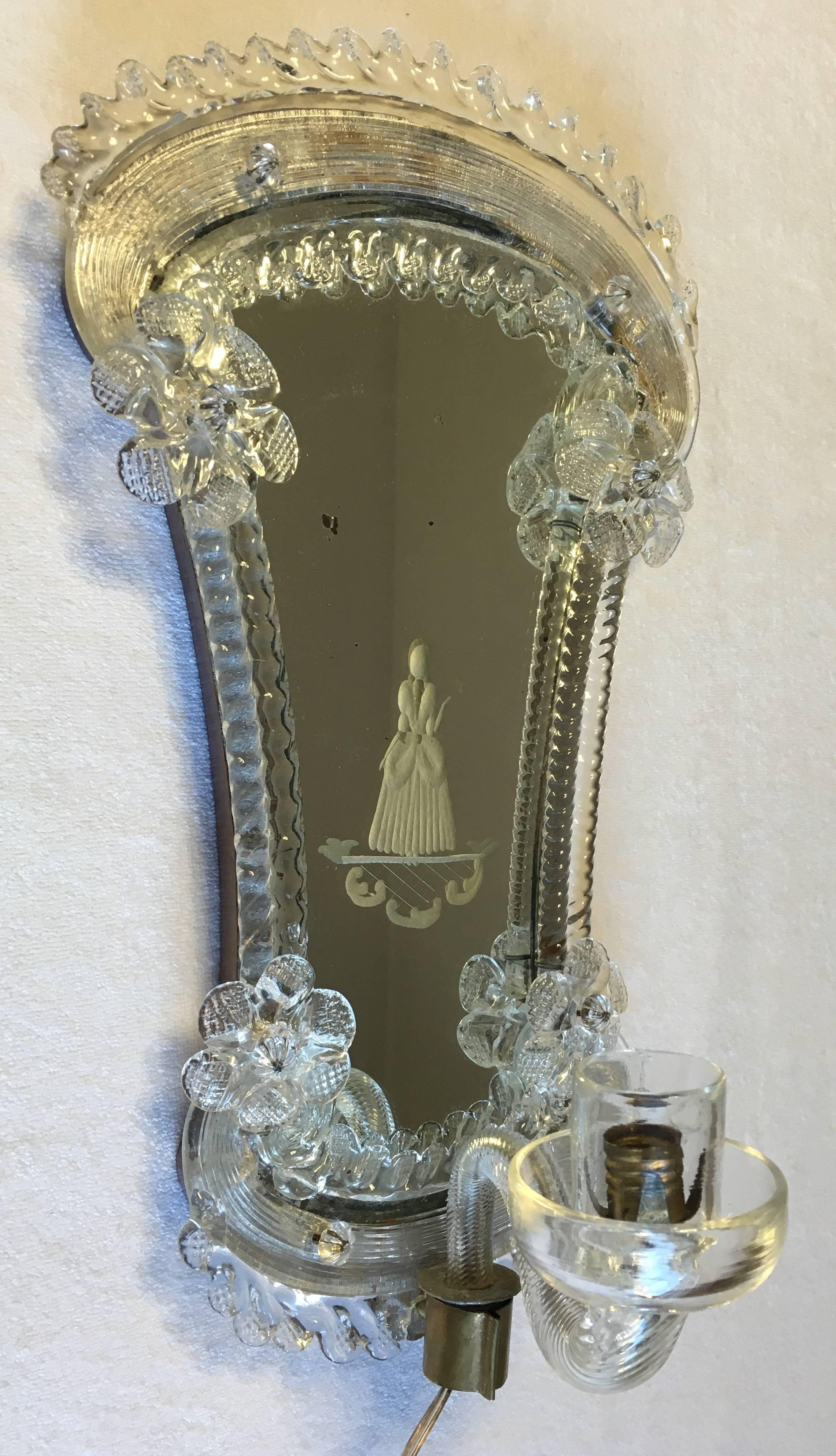 Two romantic Italian wall lights of Venetian glass with mirror and etched figurines.
A curved arm holds a single light bulb.