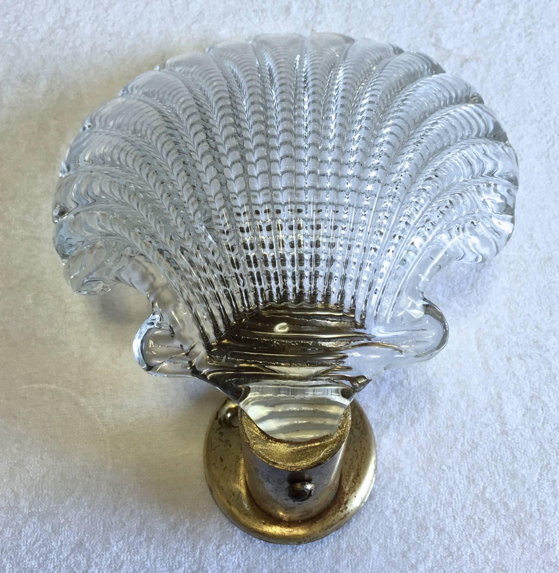Italian Pair of Brass and Glass Seguso Seashell Wall Lights For Sale