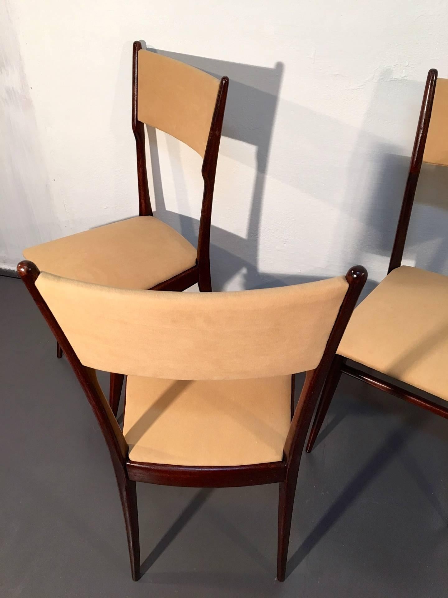 Set of Four Chairs, Style of Carlo de Carli for Cassina, 1957 In Excellent Condition For Sale In Hem, NL