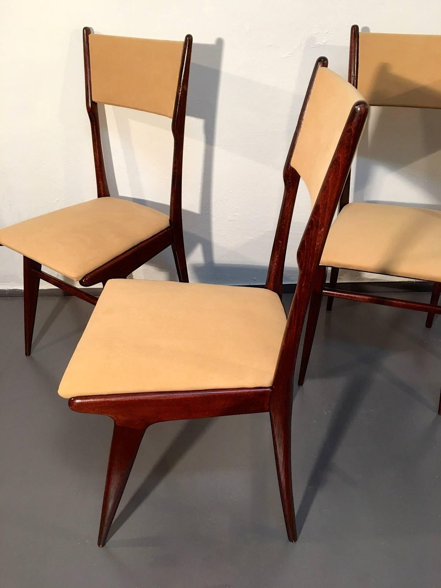 Italian Set of Four Chairs, Style of Carlo de Carli for Cassina, 1957 For Sale