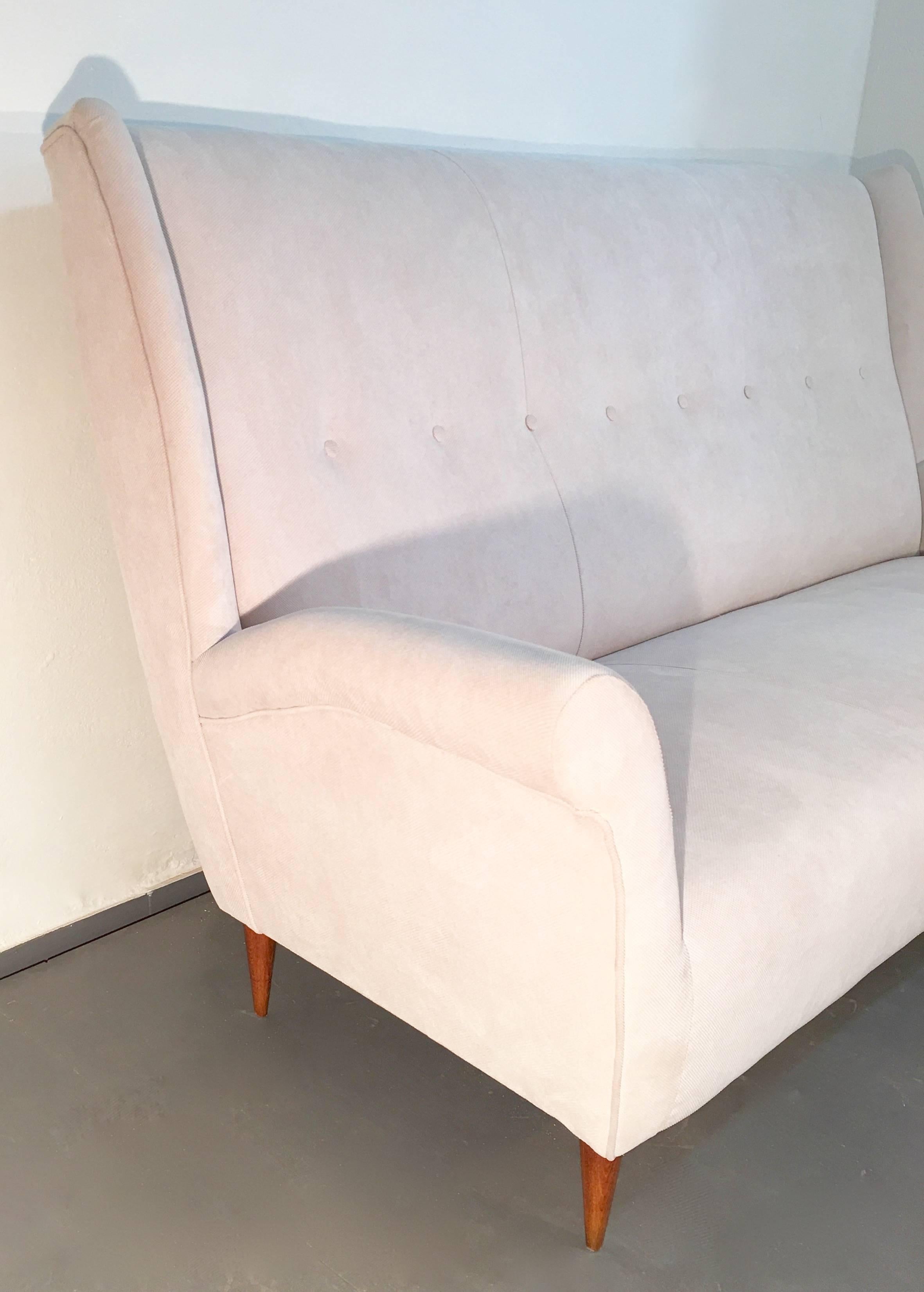 Italian Sofa for I.S.A. Bergamo In Excellent Condition For Sale In Hem, NL