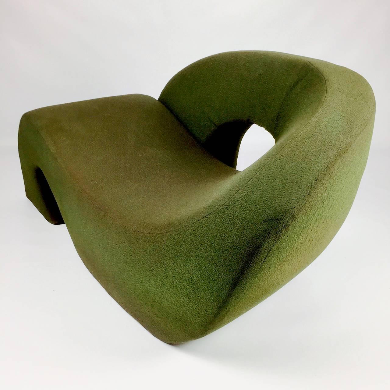Sculptural 'Sess' lounge chair designed by Nani Prina in 1968 for Sormani, Italy.
Polyurethane foam with the original green fabric. Printed 'Sormani on the underside. 

Literature:
Albrecht Bangert, Italienisches Möbeldesign, Munich, 1985, p.