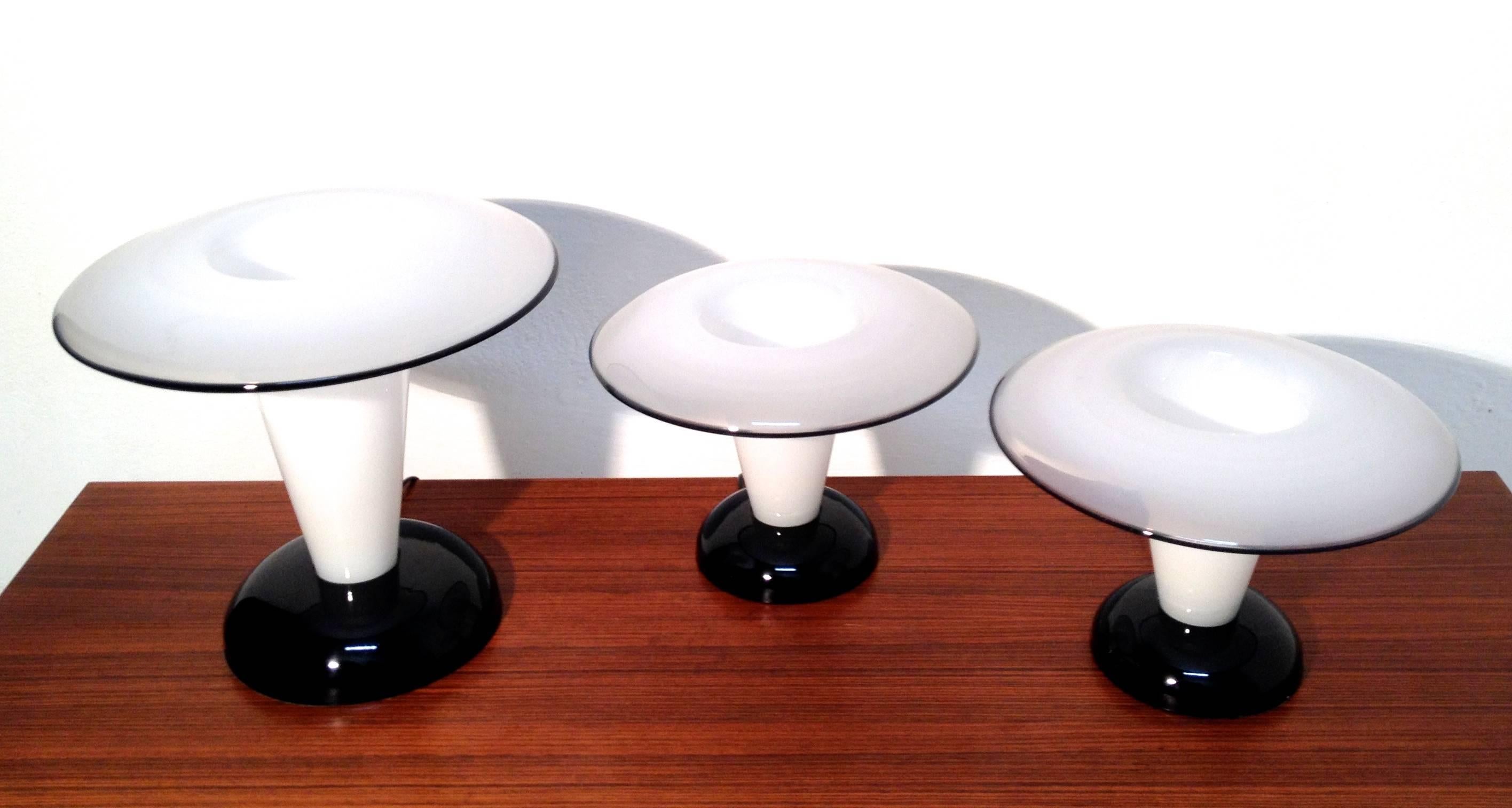 Post-Modern Black and White Italian Mushroom Table Lamps For Sale
