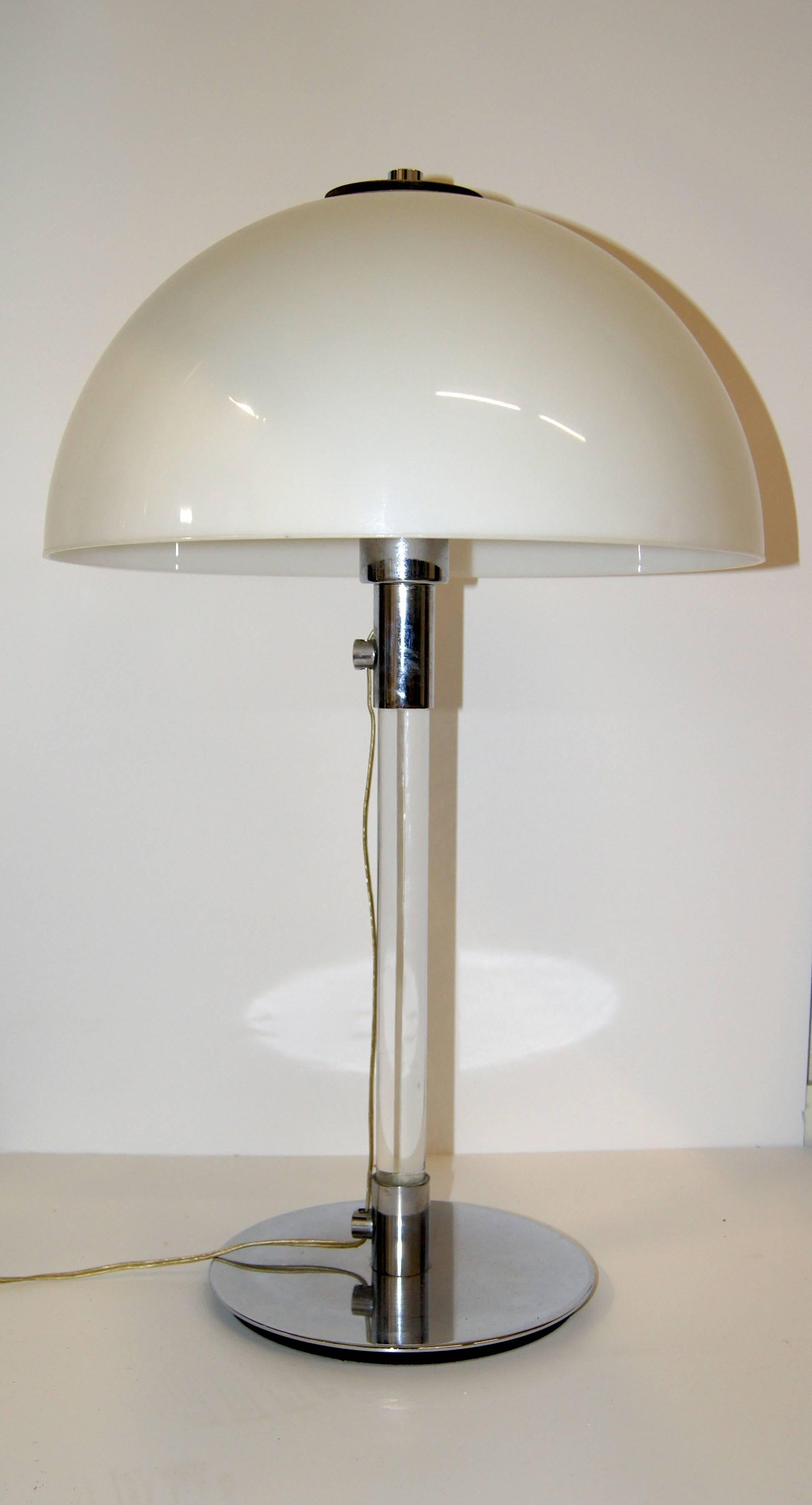 Table or desk lamp in chrome and glass designed by George W. Hansen New York and produced by Metalarte in the 1970s. Marked on the base and the switch. Acrylic mushroom shade.
