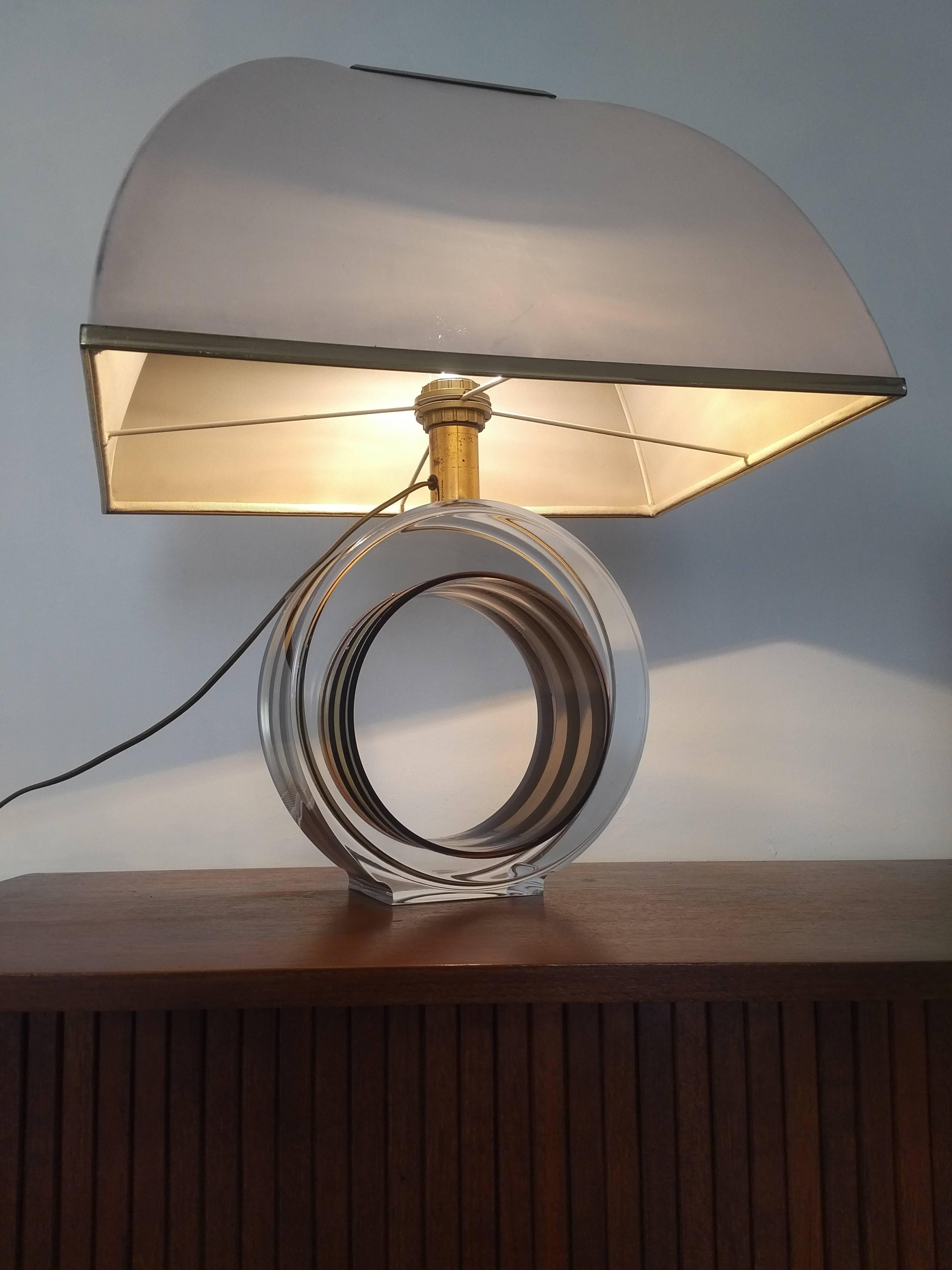 20th Century Brass and Lucite Table Lamp, Italy For Sale