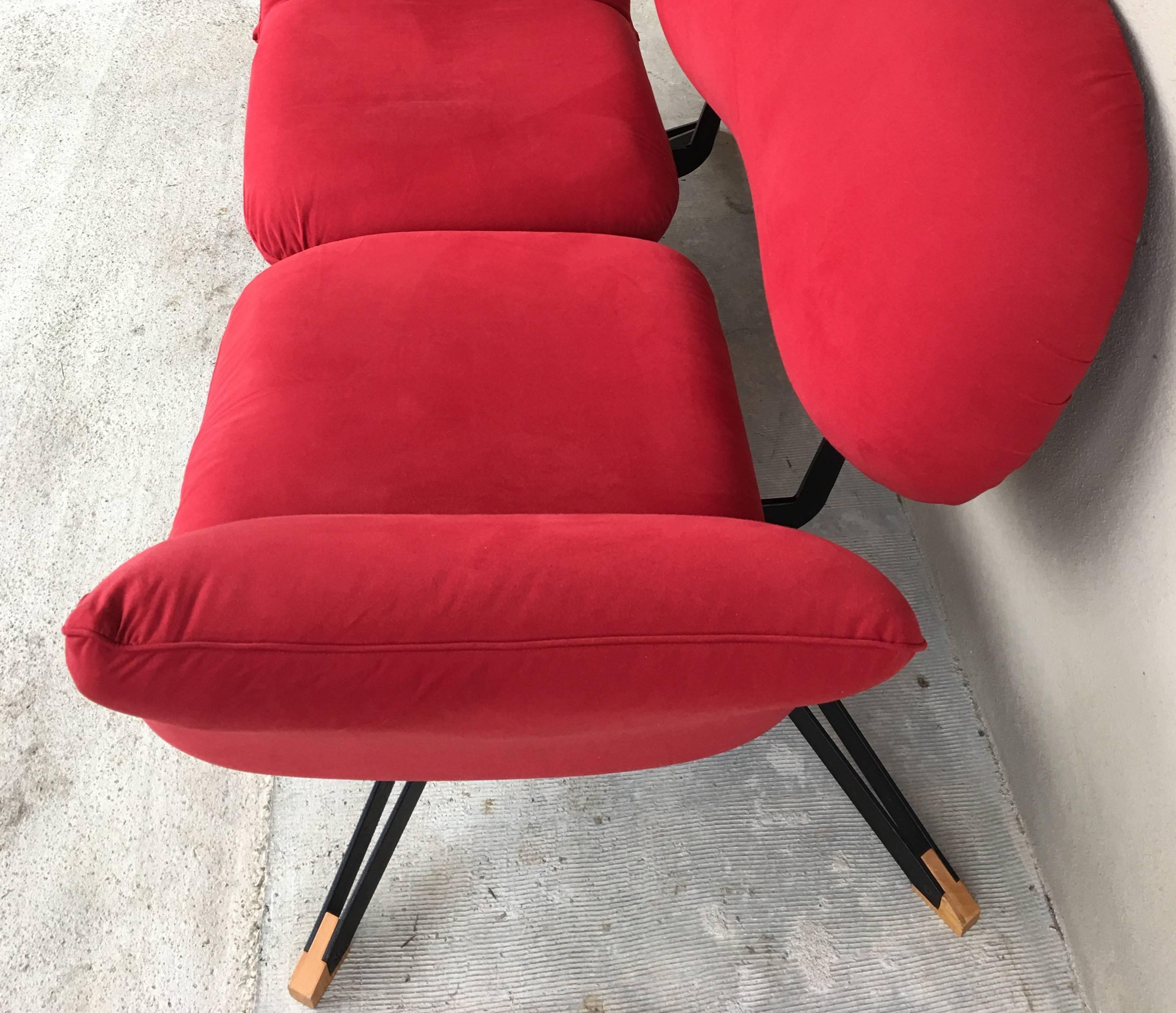 Postmodern Sculptural Red Sofa, Italy In Excellent Condition For Sale In Hem, NL