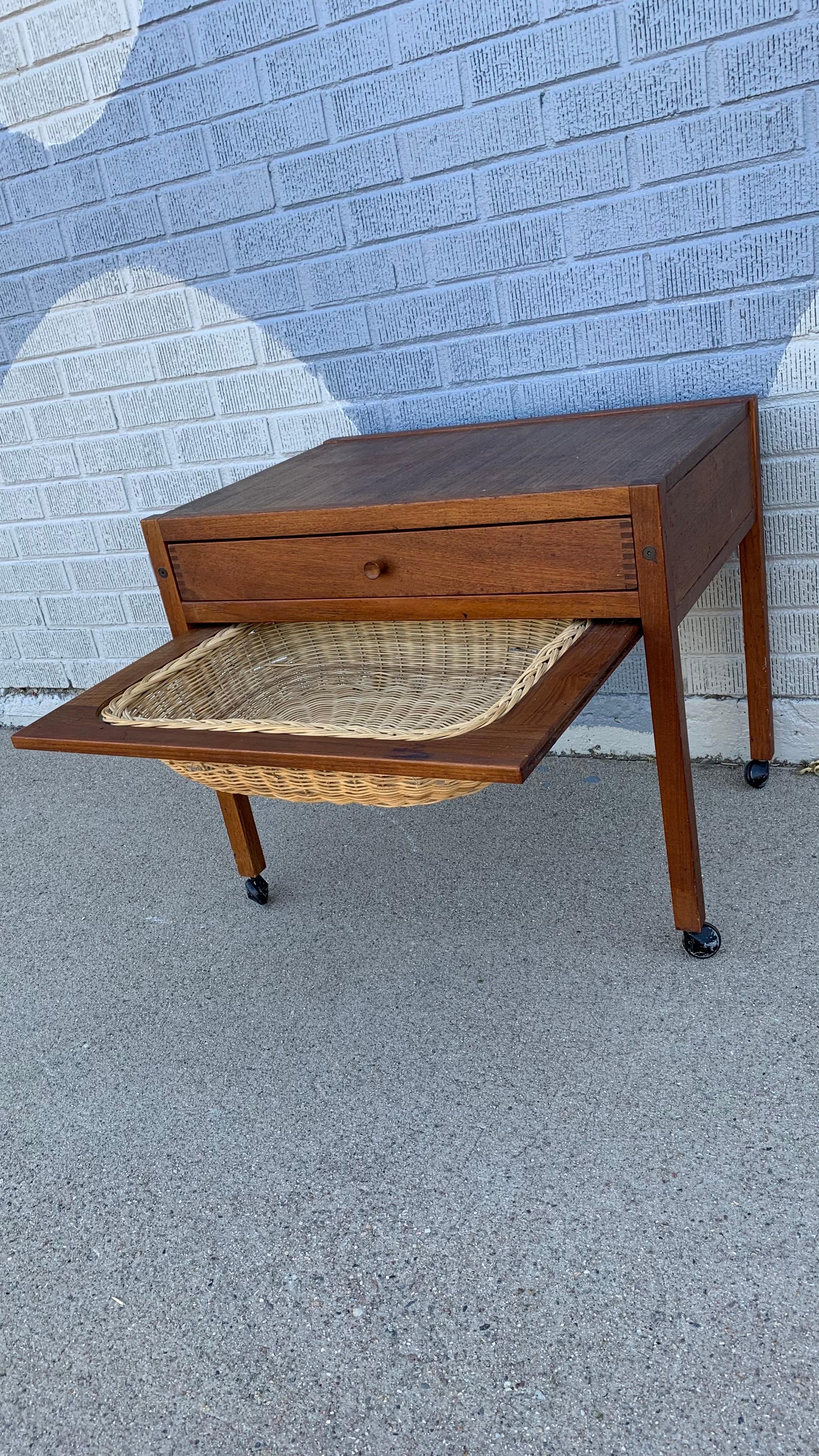 Vintage Danish Modern Sewing Table with Woven Basket

A stunning example of mid-century design, this vintage sewing table combines timeless functionality with Scandinavian-inspired elegance. Crafted from richly colored wood, it features minimalist
