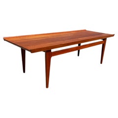 Table basse en teck « Finn Juhl pour France & Son », réalisée par Povl Dinesen, années 1960