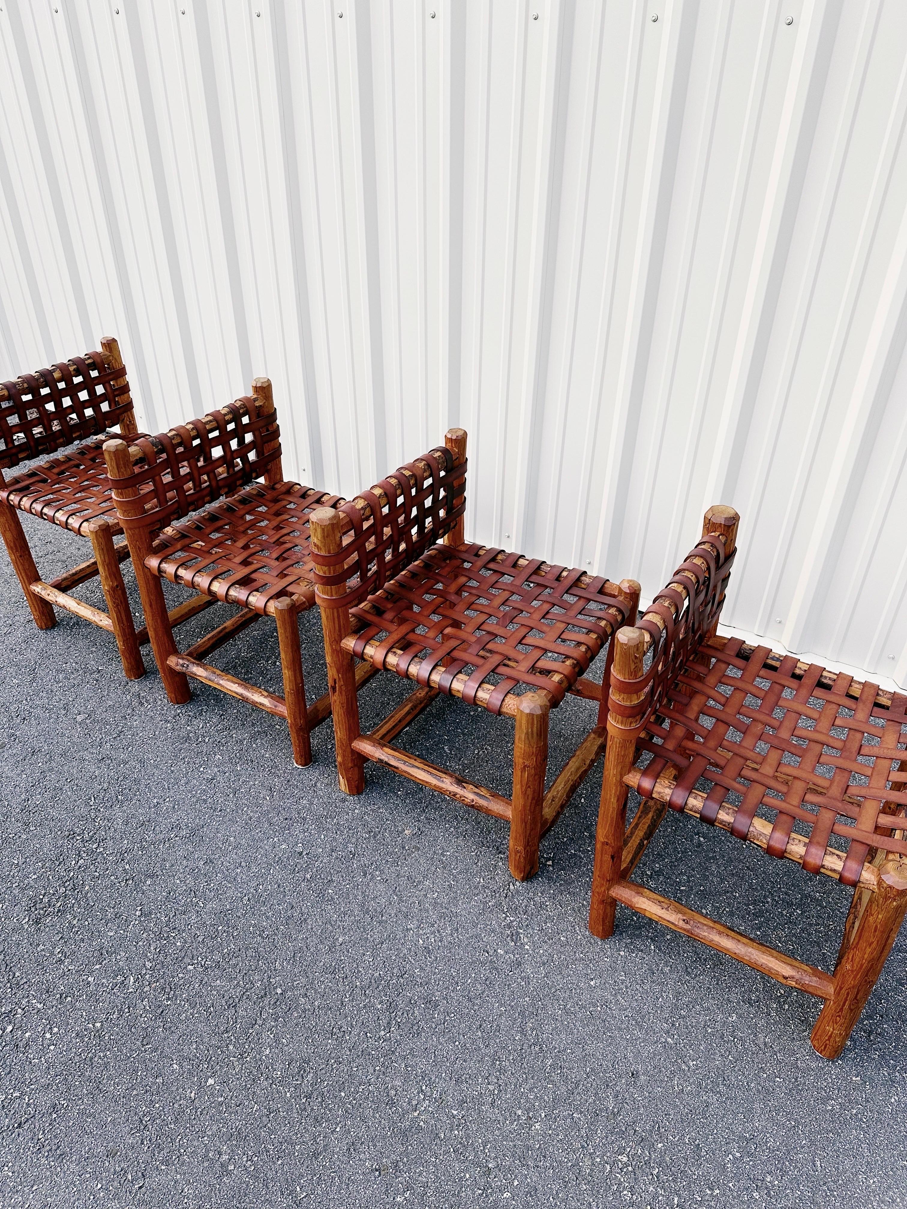 Rustique Chaises de salle à manger rustiques et anciennes en tissu italien, années 1900, ensemble de 4 en vente