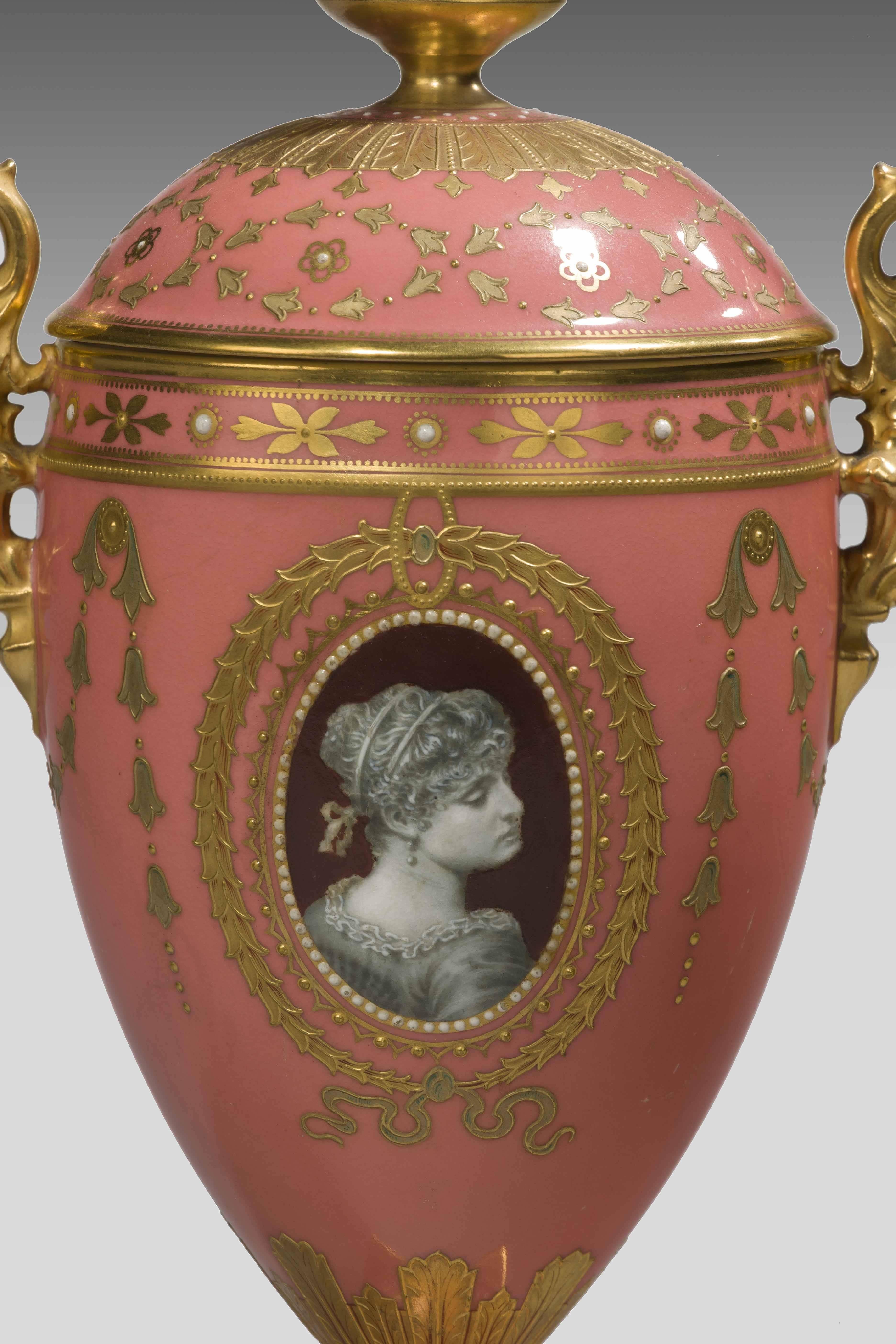 English Fine 19th Century Derby Lidded Vase