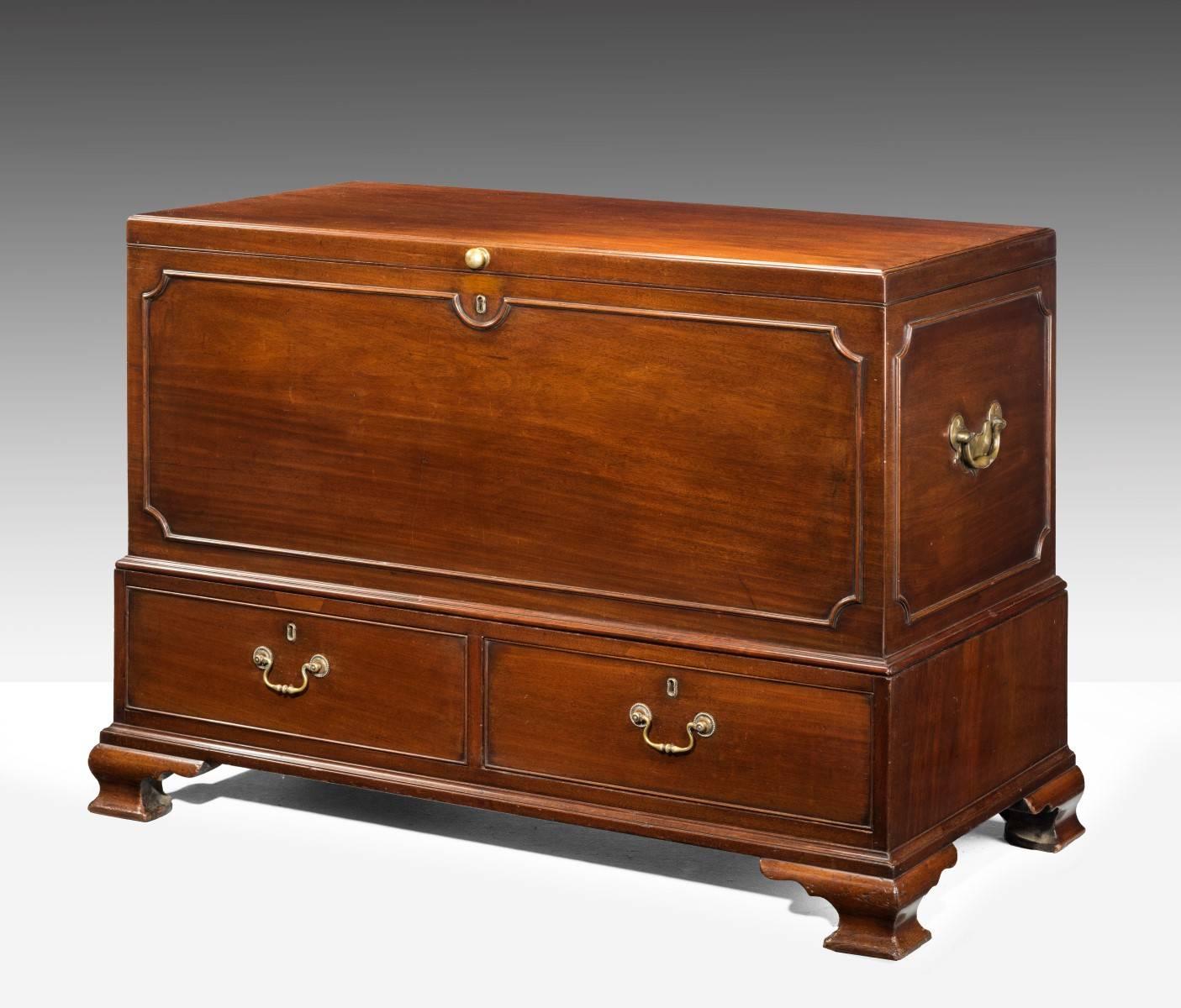 Chippendale Period Mahogany Lift Lid Chest In Good Condition In Peterborough, Northamptonshire