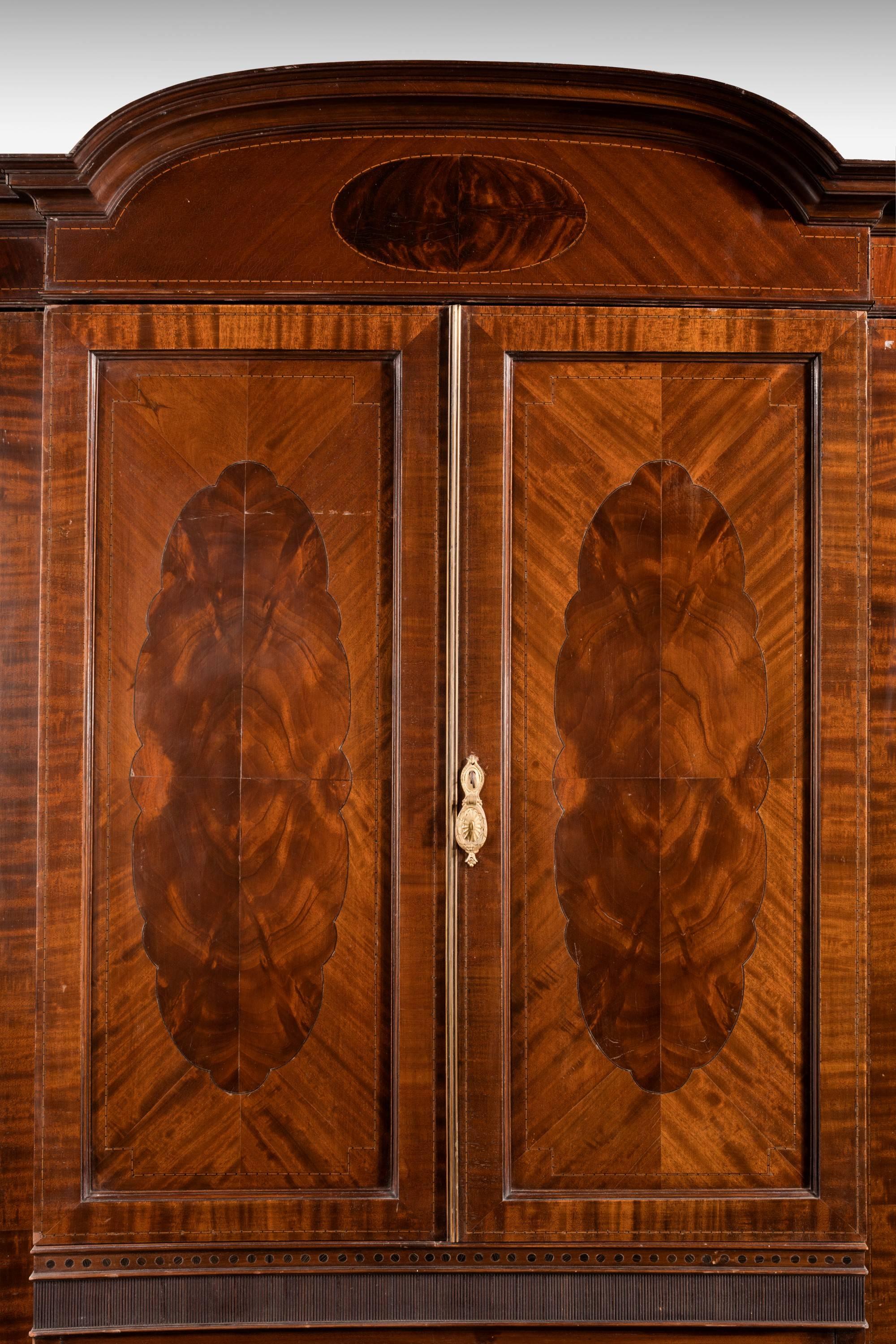 Early 20th Century Mahogany Breakfront Wardrobe In Good Condition In Peterborough, Northamptonshire