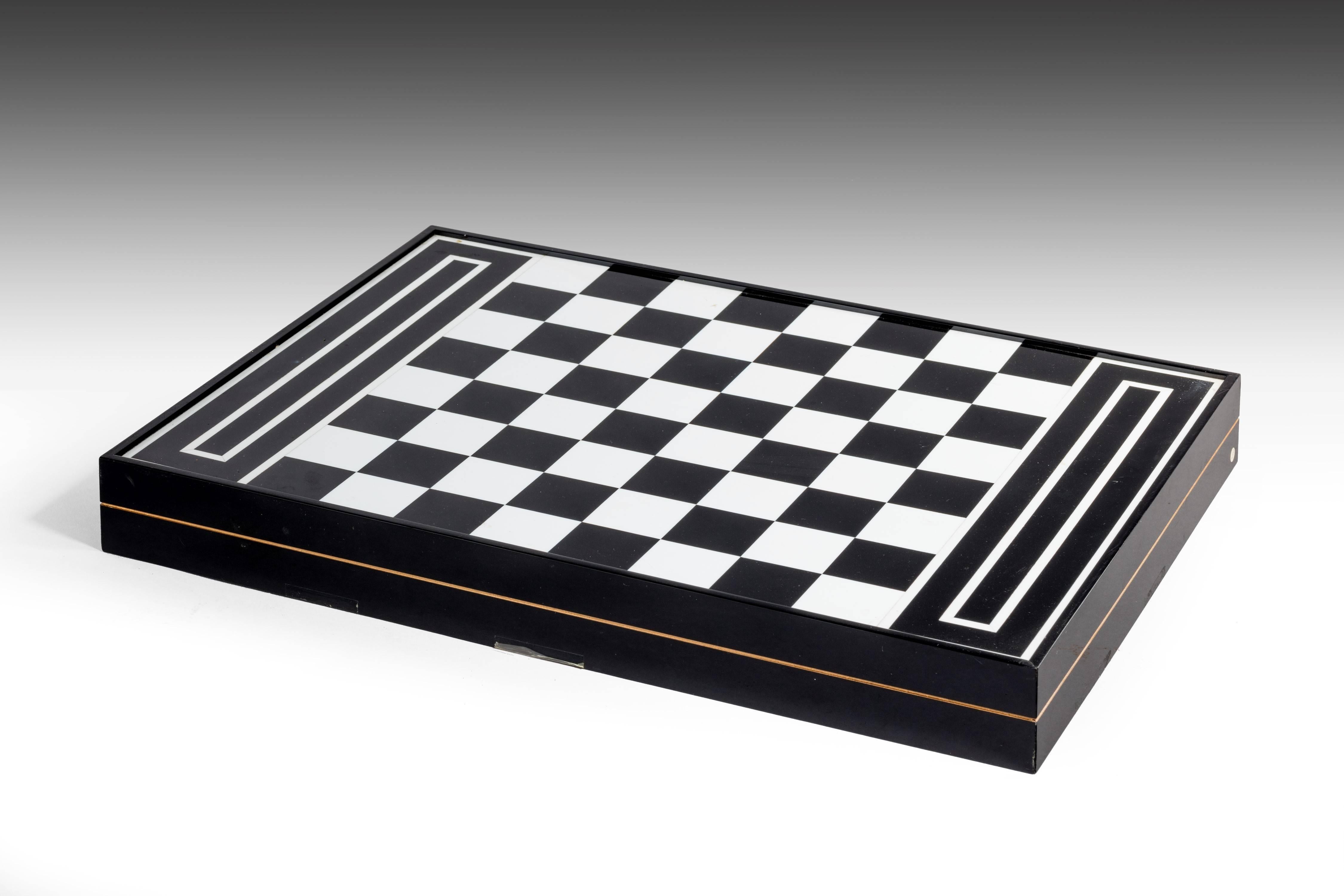Vista Alegre Porcelain Chess Set In Excellent Condition In Peterborough, Northamptonshire