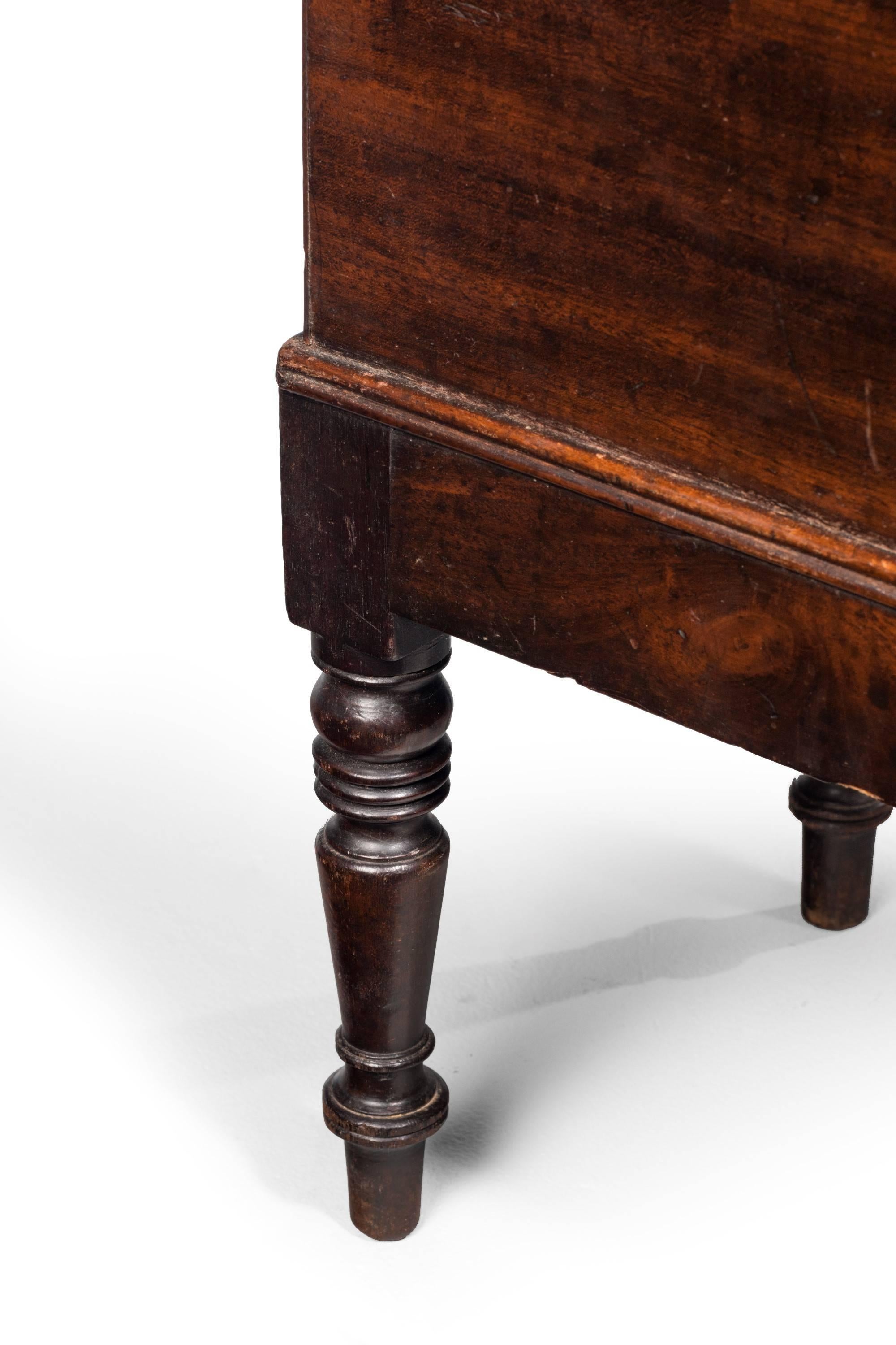 George III Period Mahogany Cellarette In Excellent Condition In Peterborough, Northamptonshire