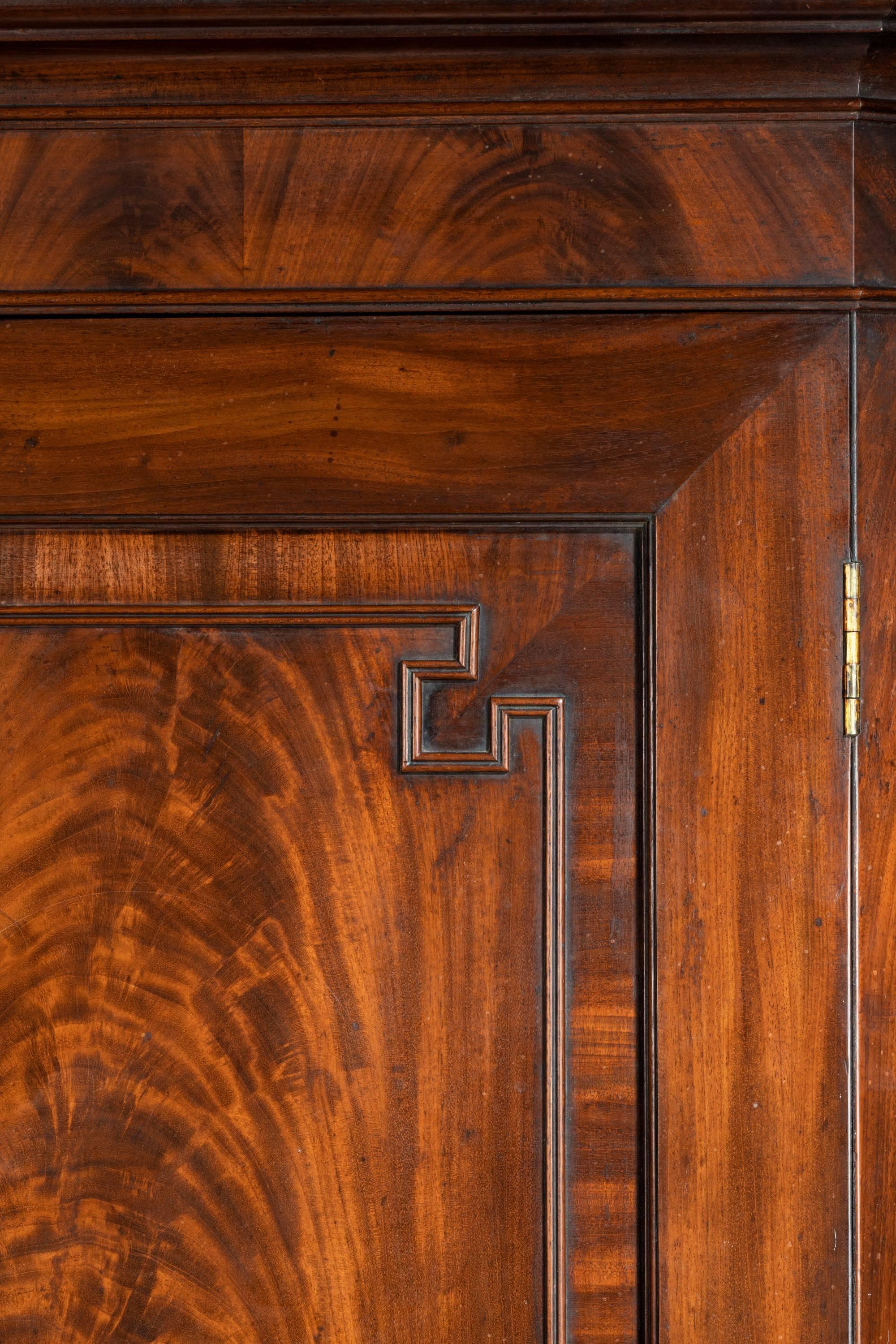 Late George III Period Mahogany Corner Cupboard In Good Condition In Peterborough, Northamptonshire