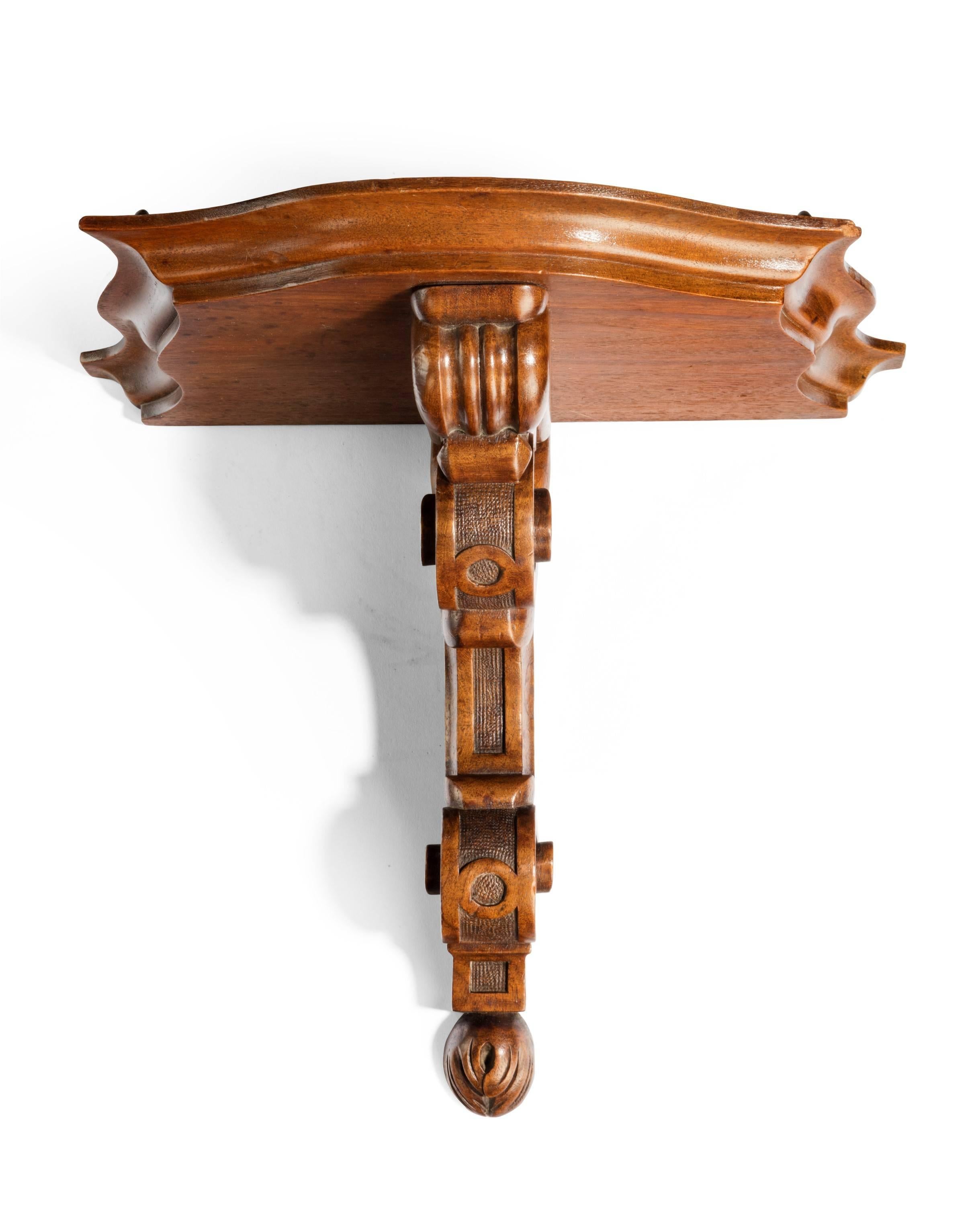 Well Carved Victorian Walnut Bracket In Excellent Condition In Peterborough, Northamptonshire